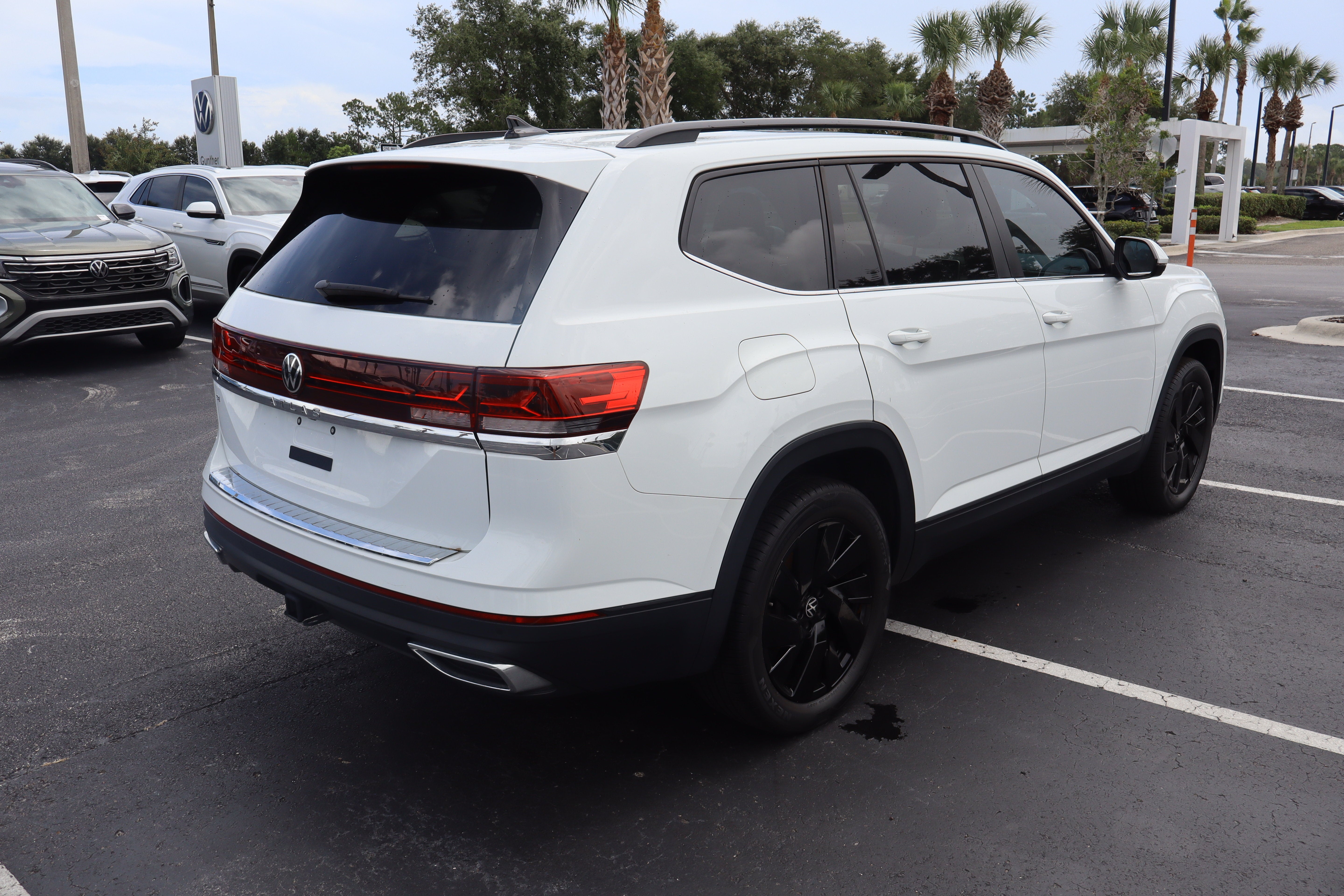 2024 Volkswagen Atlas 2.0T SE w/Technology