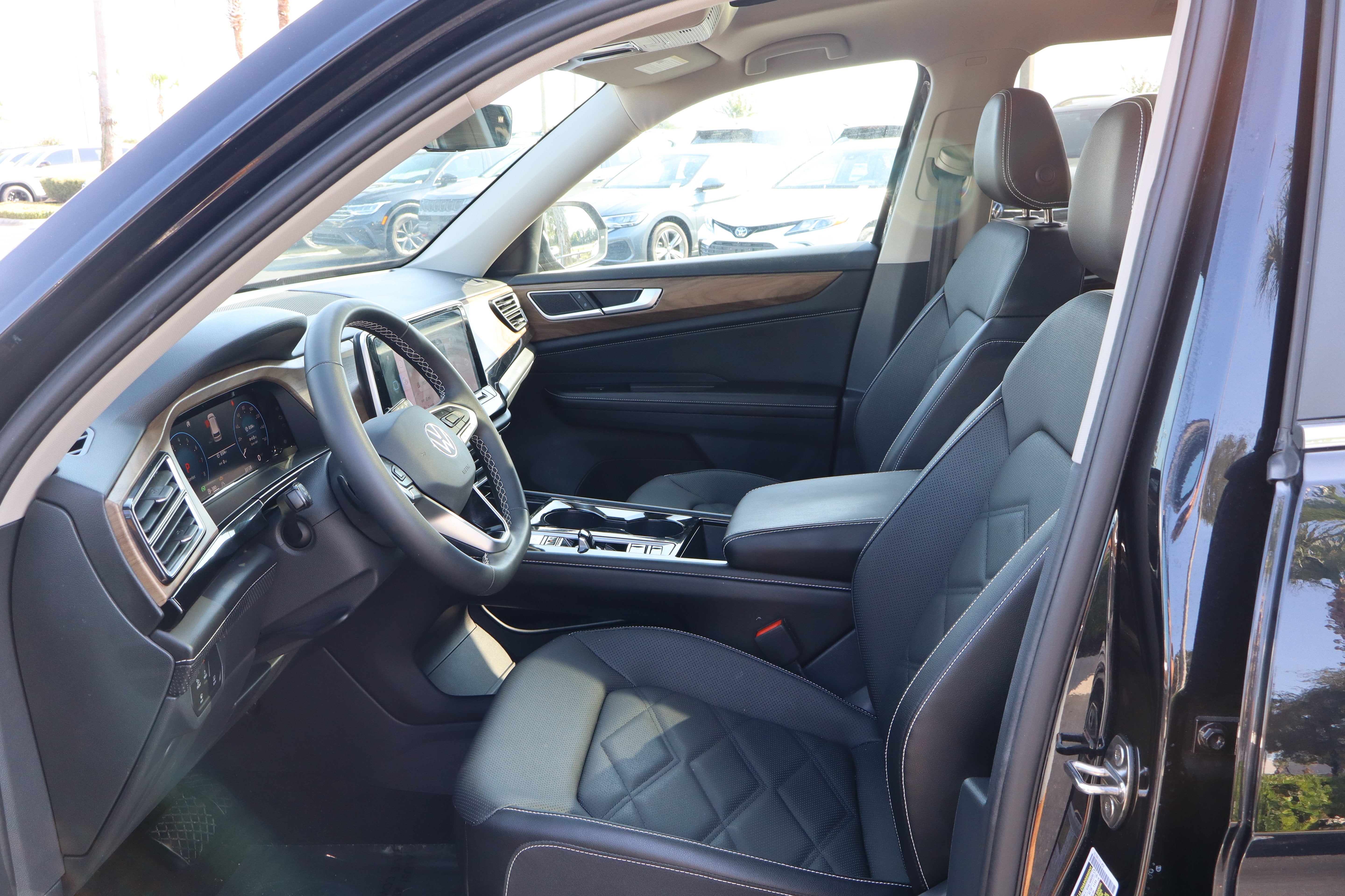 2024 Volkswagen Atlas 2.0T SE w/Technology
