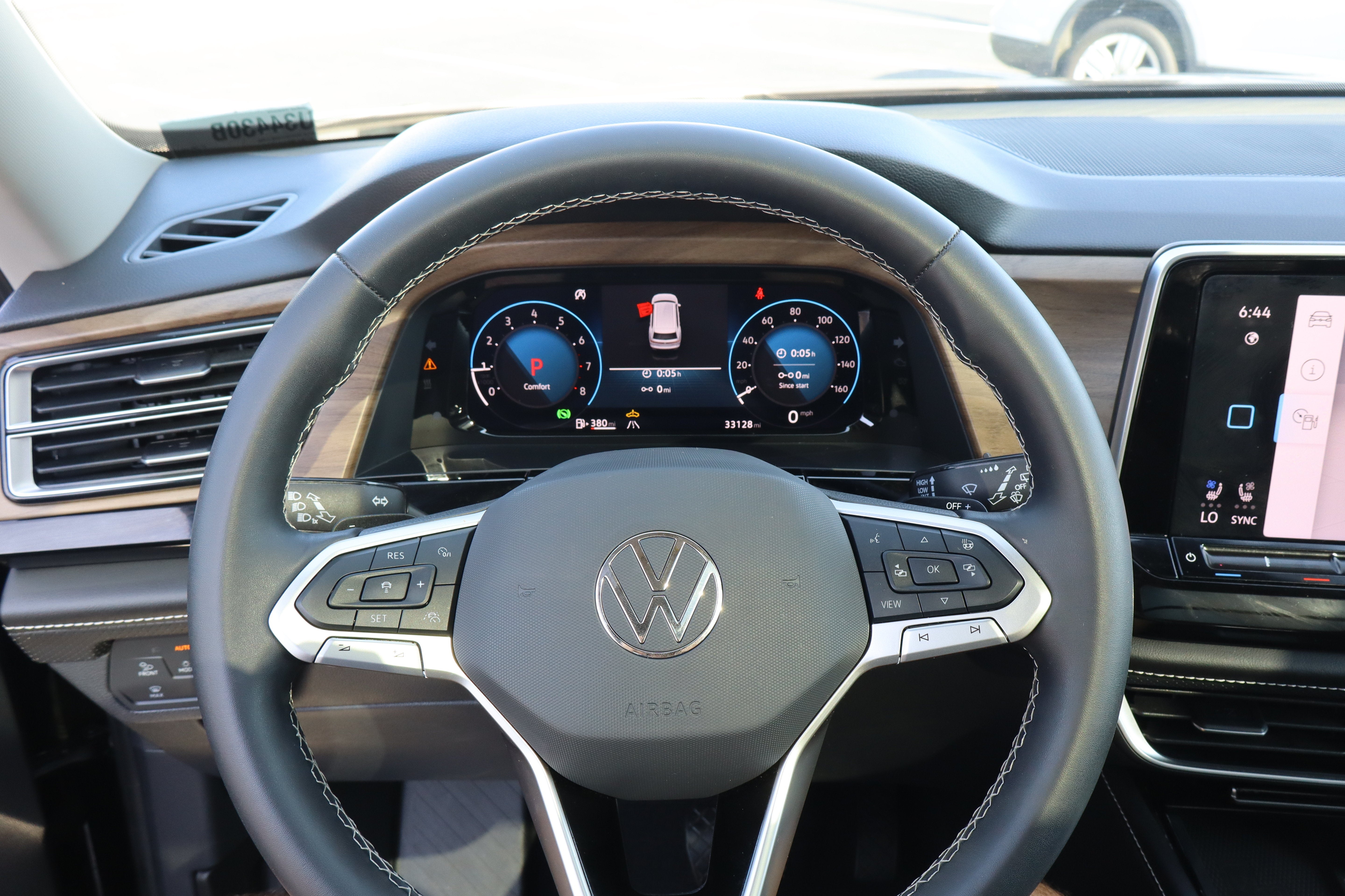 2024 Volkswagen Atlas 2.0T SE w/Technology