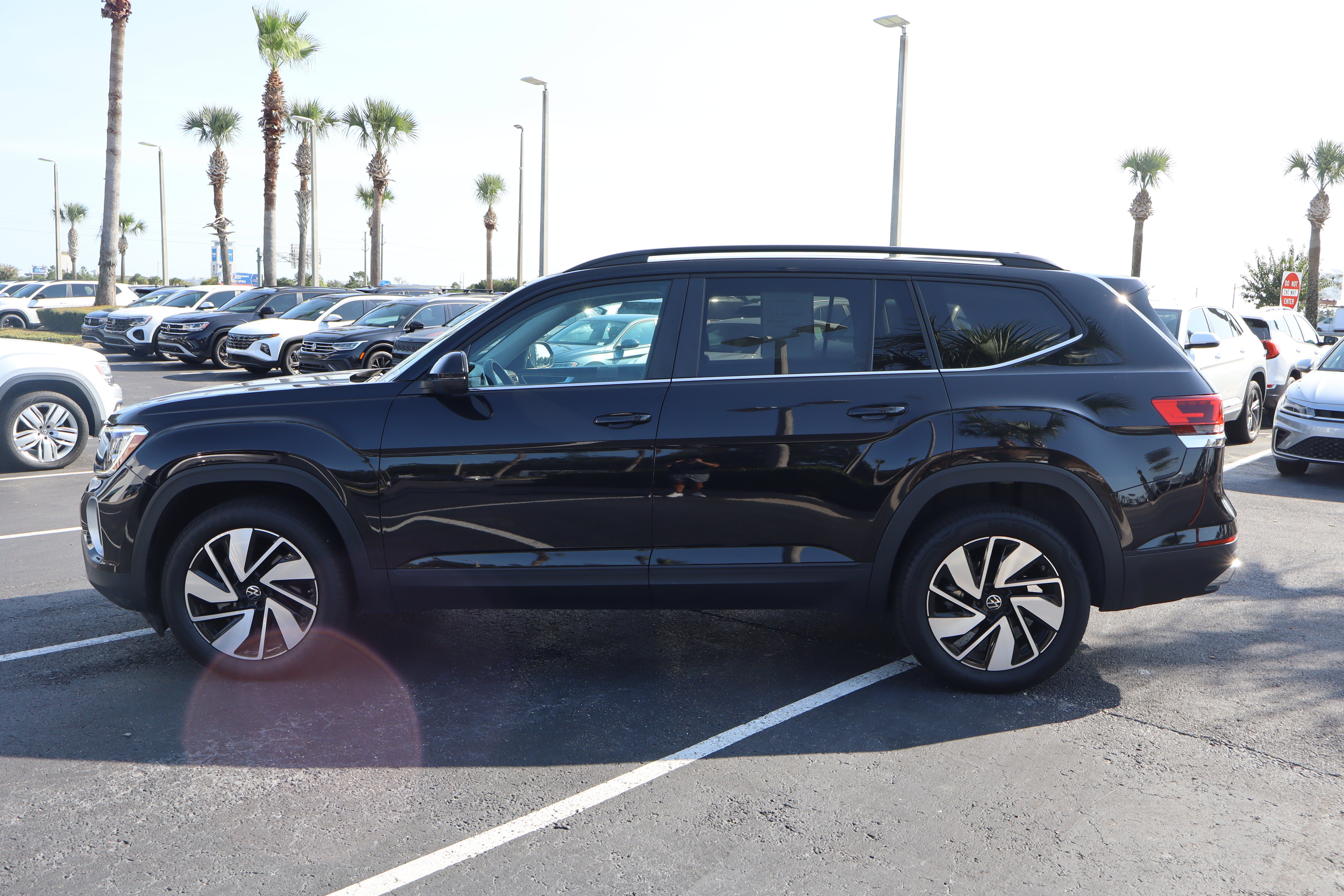 2024 Volkswagen Atlas 2.0T SE w/Technology