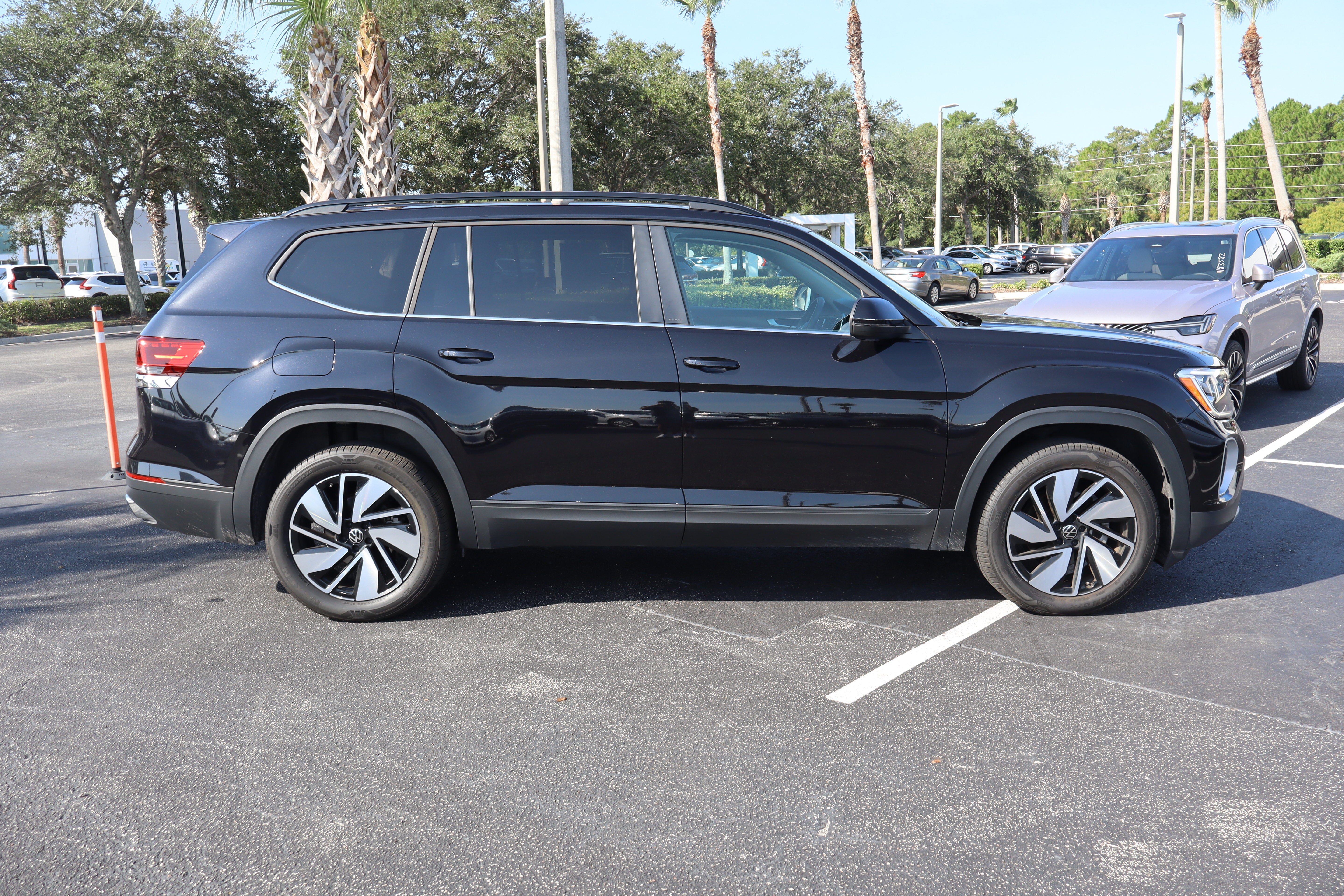 2024 Volkswagen Atlas 2.0T SE w/Technology