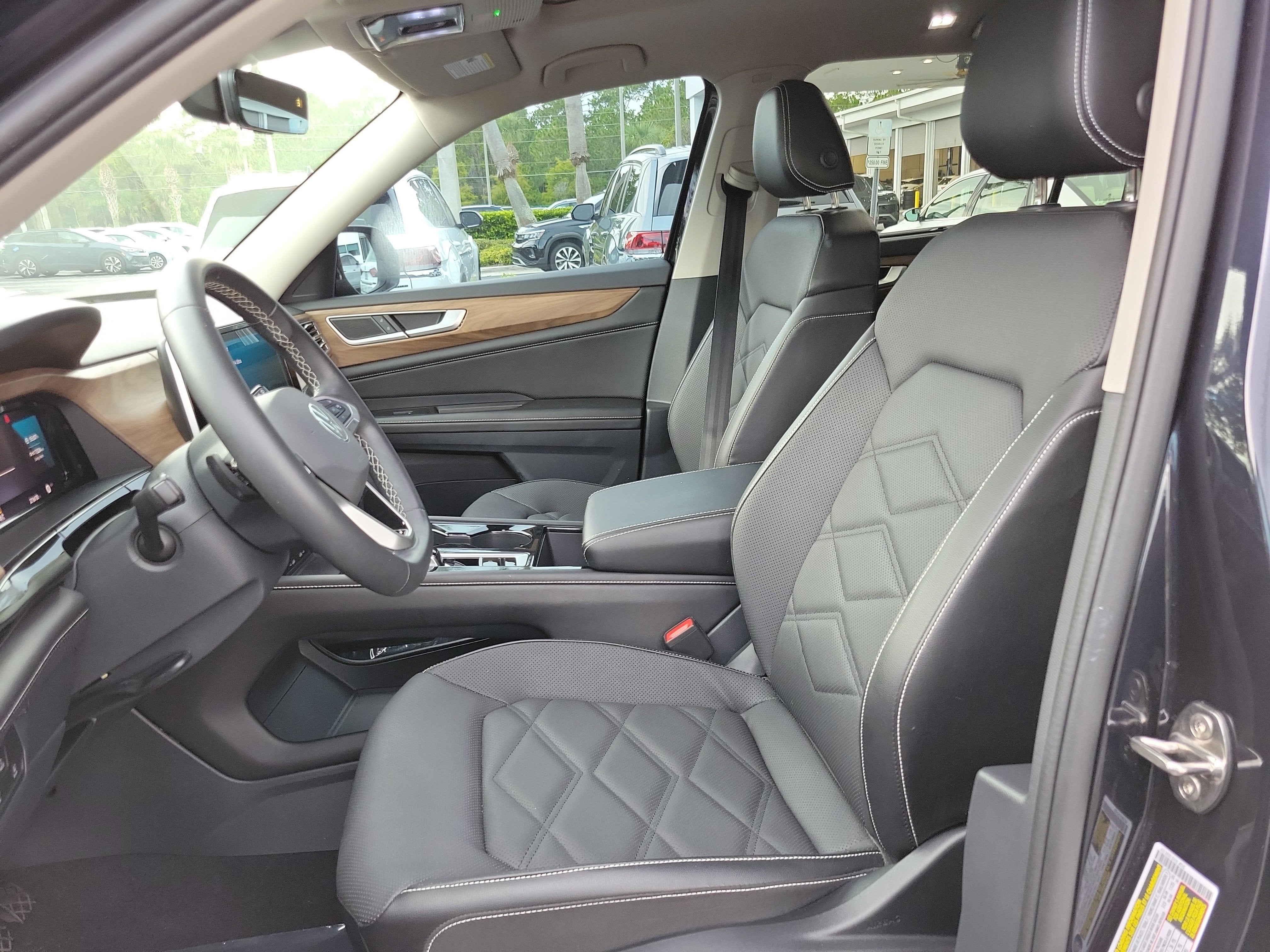 2024 Volkswagen Atlas 2.0T SE w/Technology
