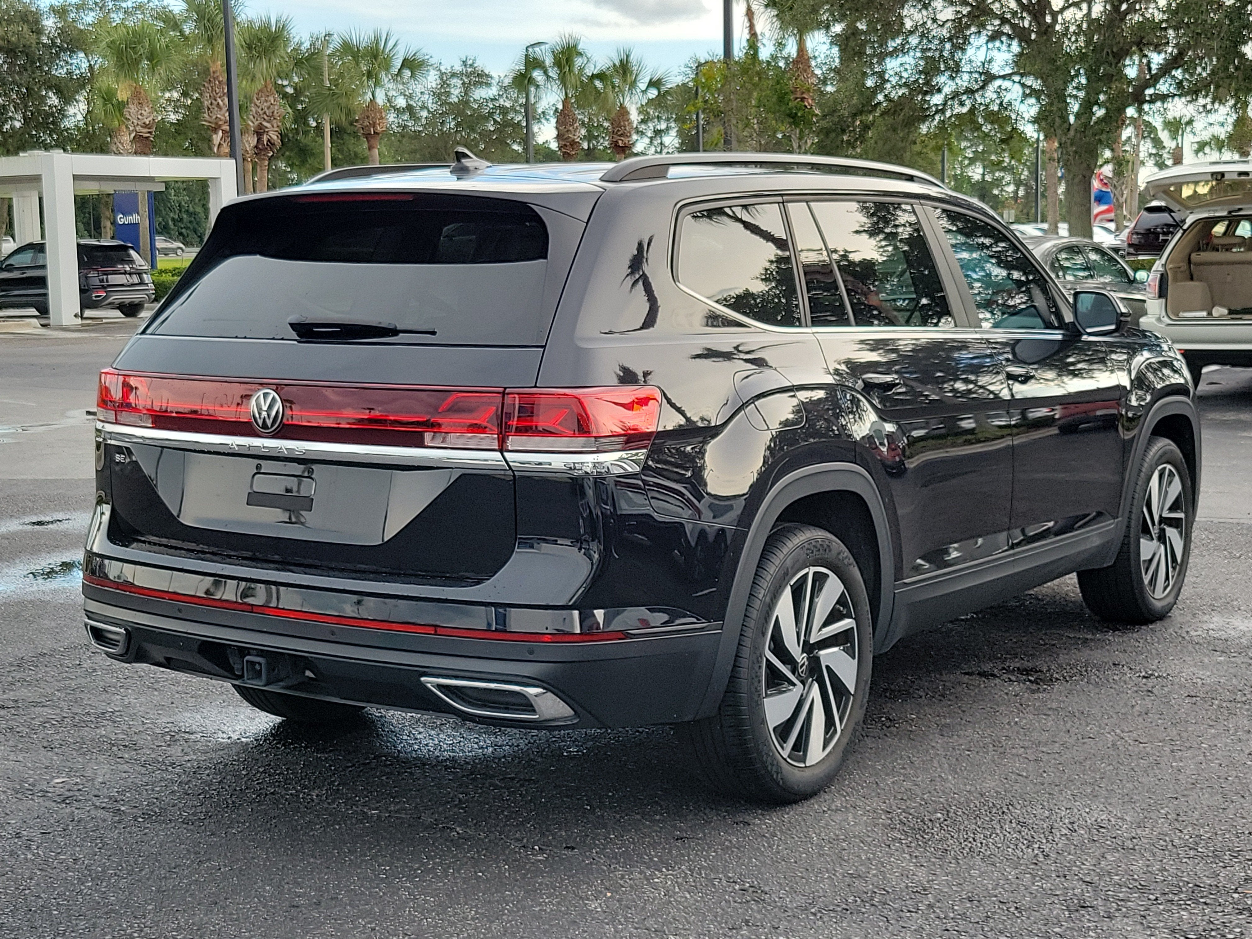 2024 Volkswagen Atlas 2.0T SE w/Technology