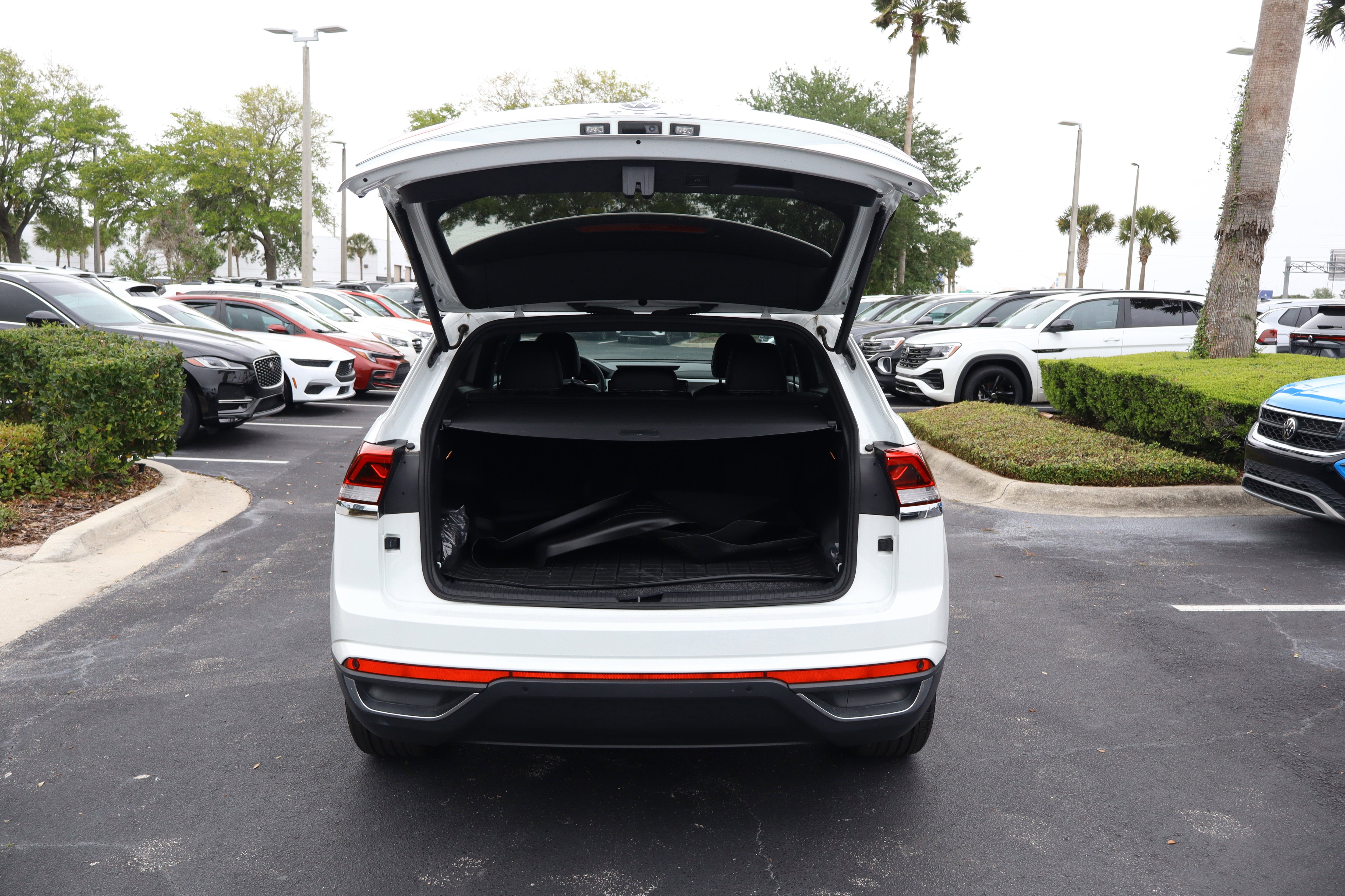 2023 Volkswagen Atlas Cross Sport 2.0T SE w/Technology