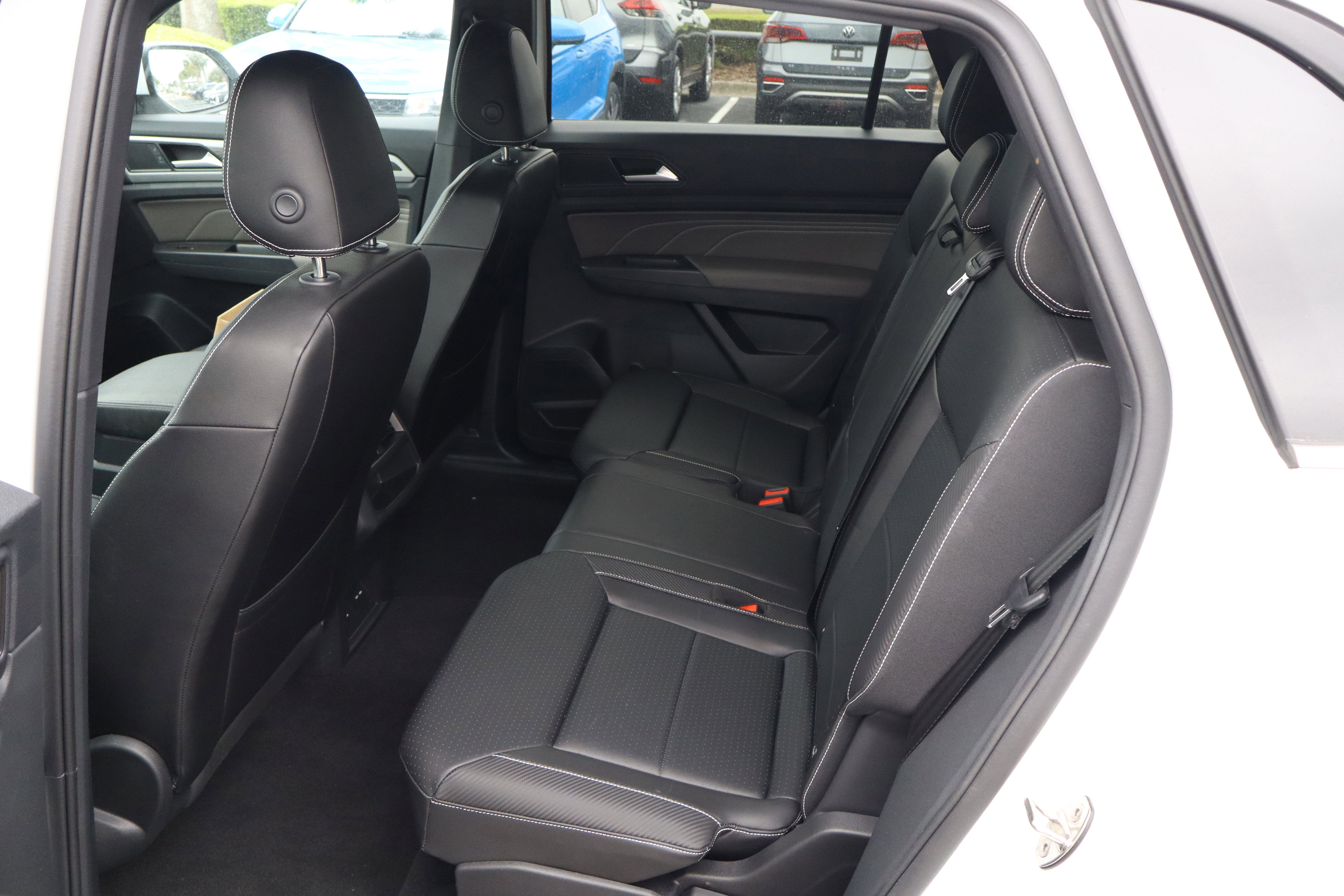 2023 Volkswagen Atlas Cross Sport 2.0T SE w/Technology