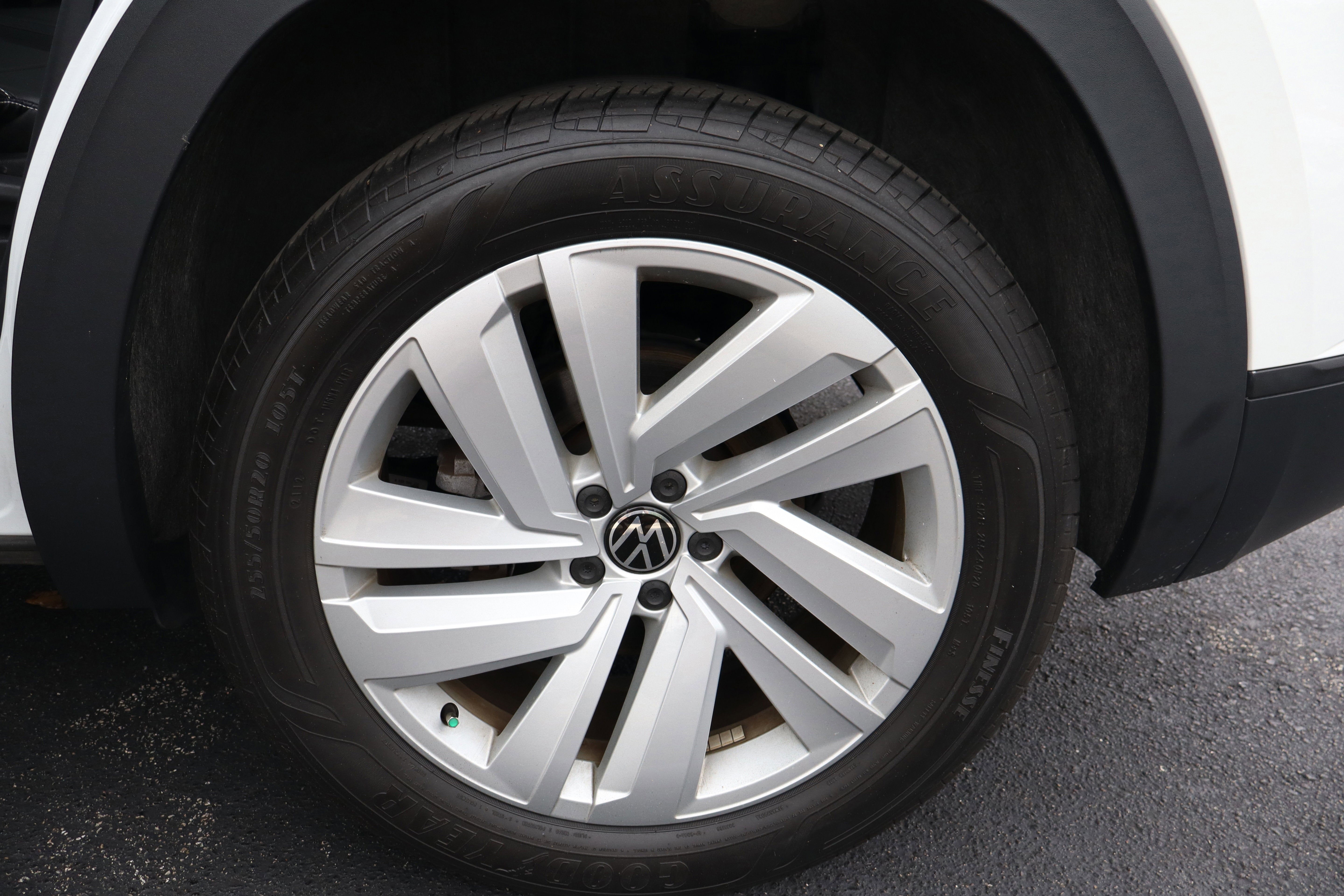 2023 Volkswagen Atlas Cross Sport 2.0T SE w/Technology