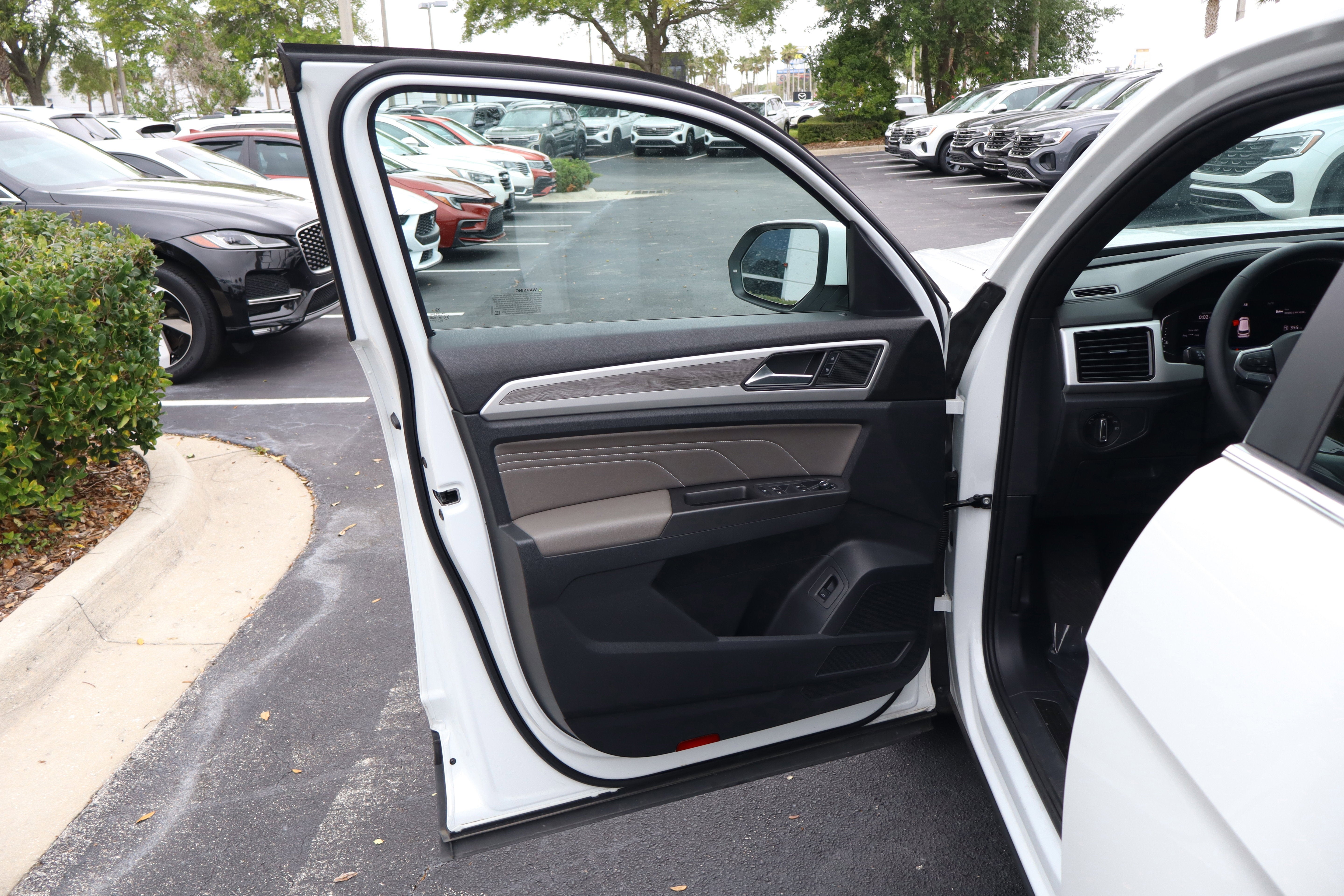 2023 Volkswagen Atlas Cross Sport 2.0T SE w/Technology