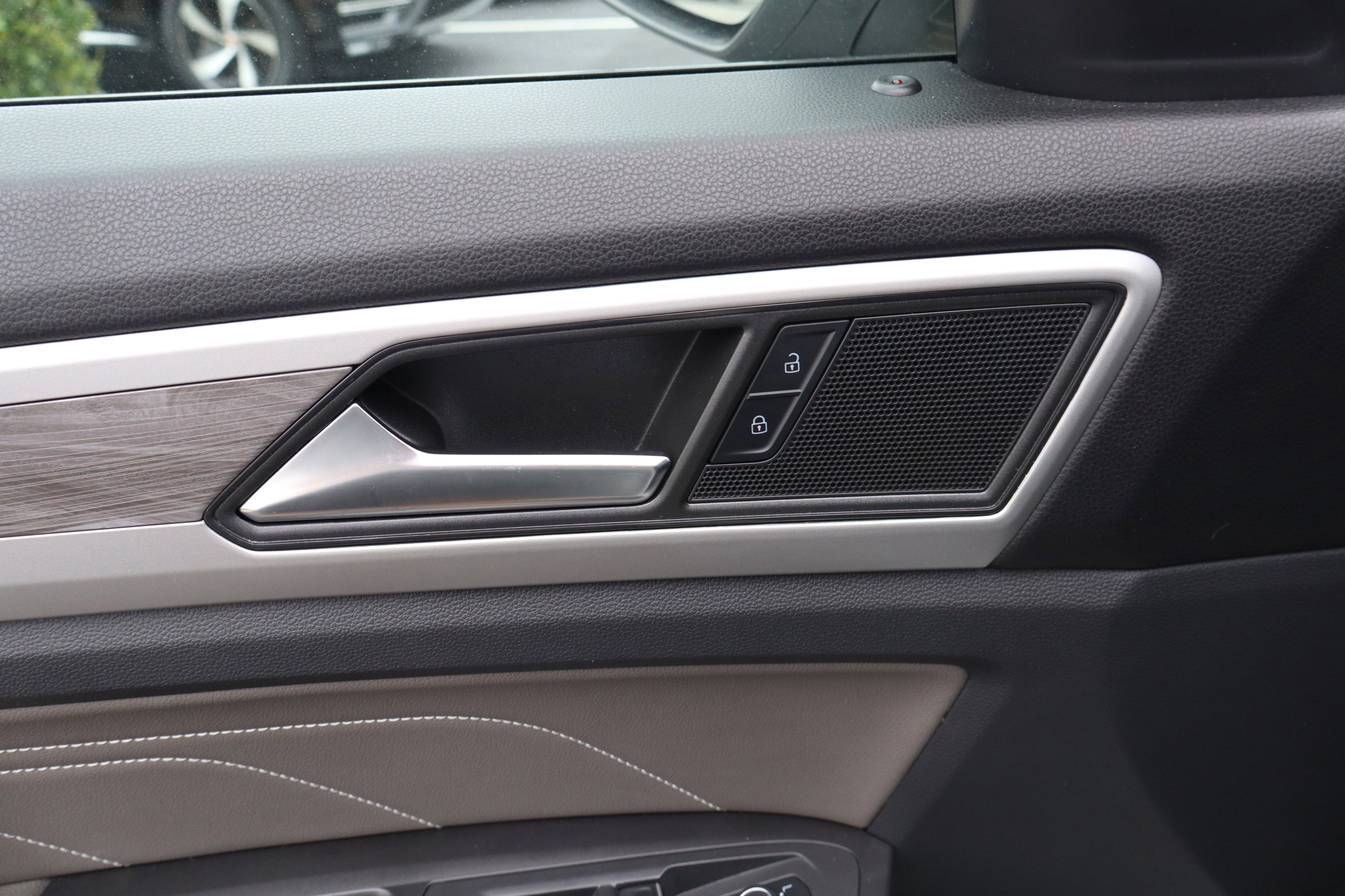 2023 Volkswagen Atlas Cross Sport 2.0T SE w/Technology