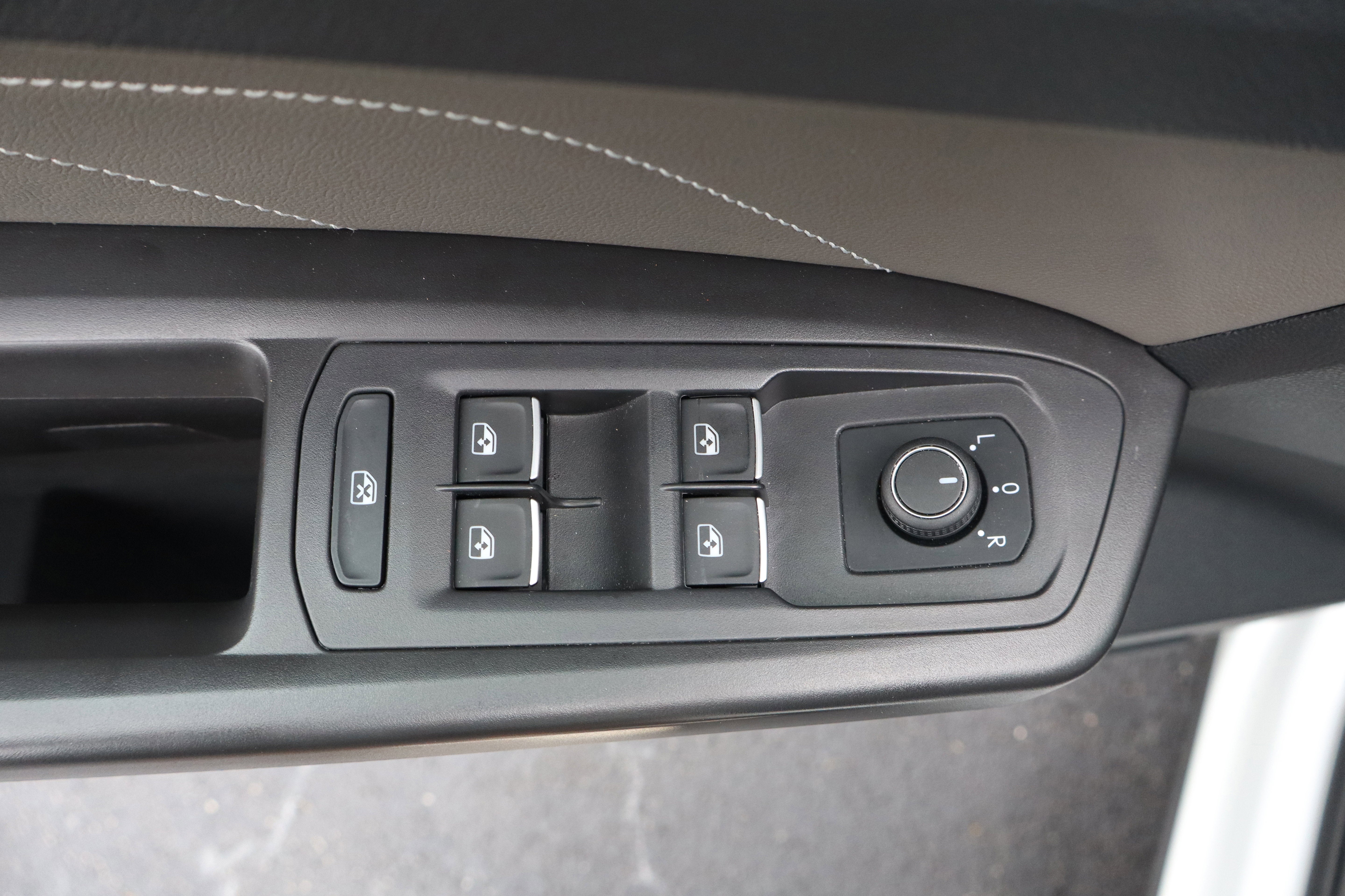 2023 Volkswagen Atlas Cross Sport 2.0T SE w/Technology