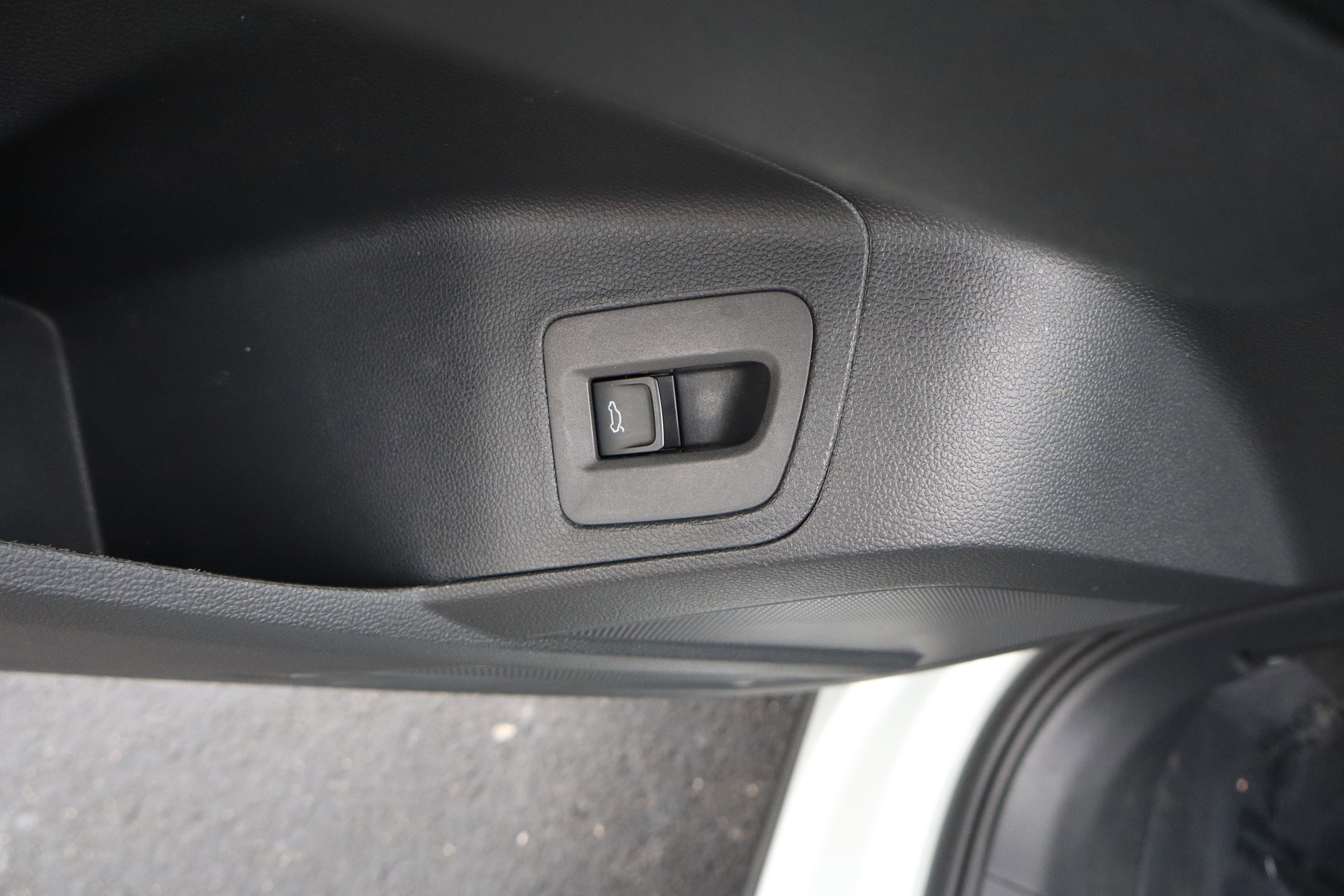 2023 Volkswagen Atlas Cross Sport 2.0T SE w/Technology