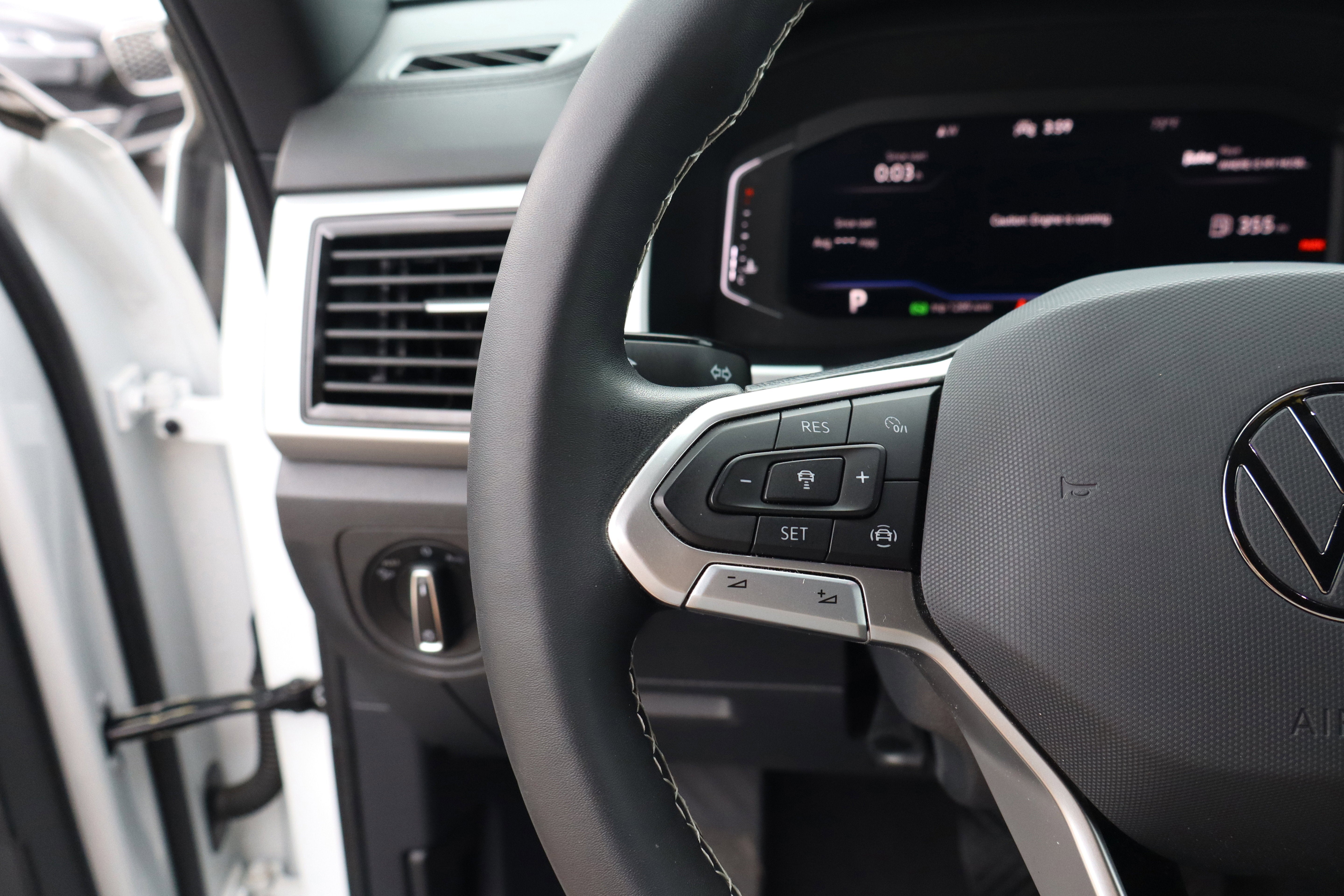 2023 Volkswagen Atlas Cross Sport 2.0T SE w/Technology