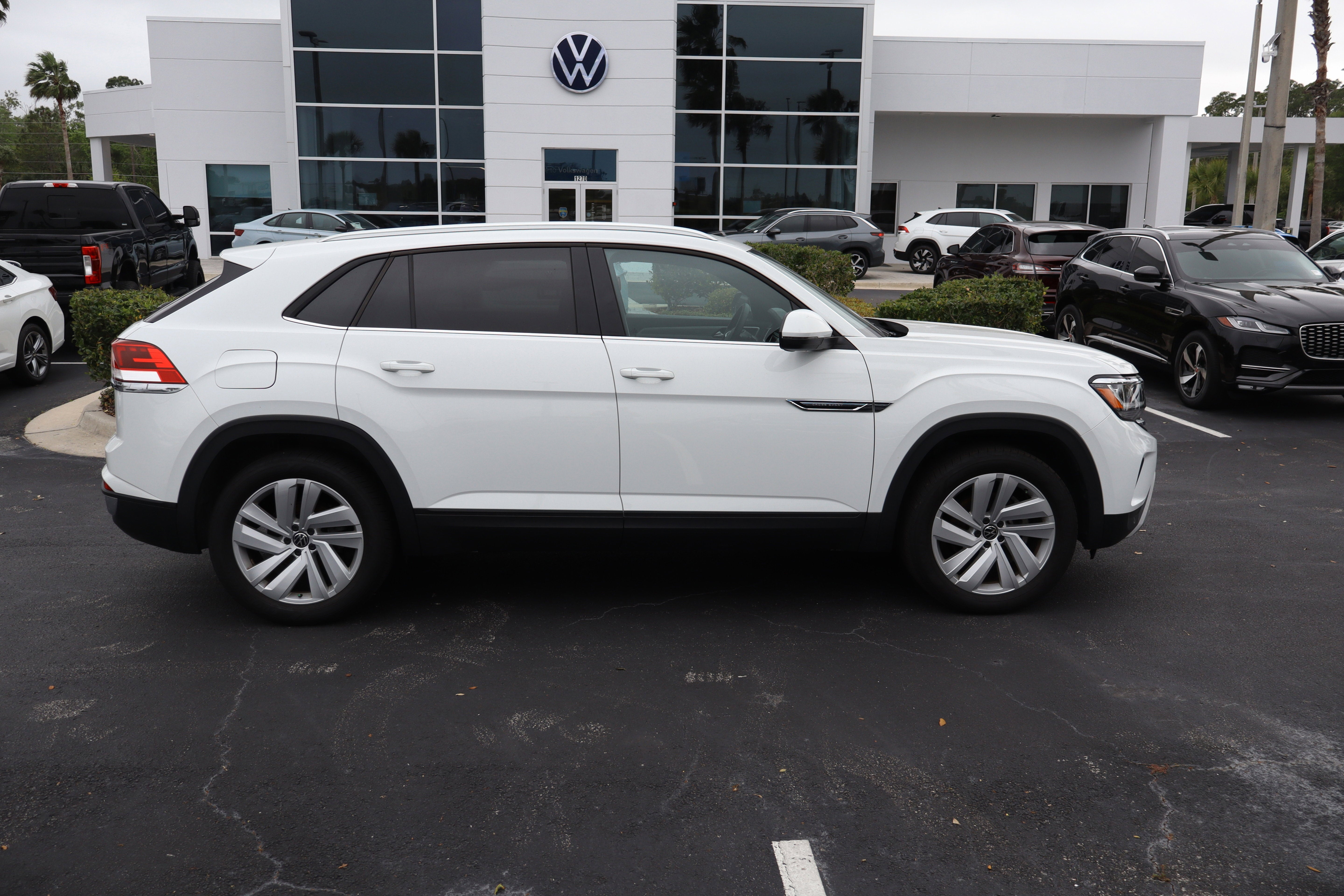 2023 Volkswagen Atlas Cross Sport 2.0T SE w/Technology