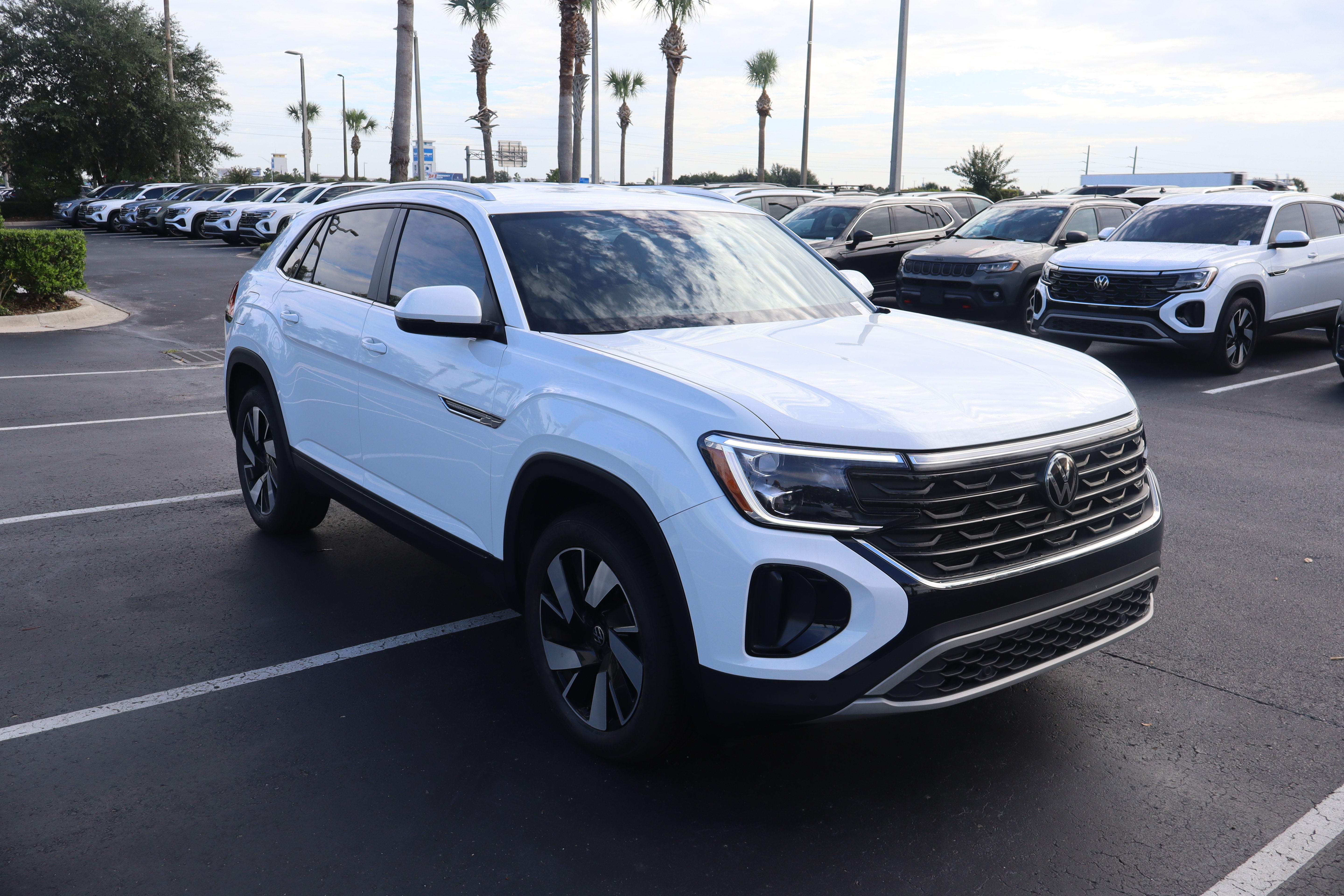 2024 Volkswagen Atlas Cross Sport 2.0T SE w/Technology