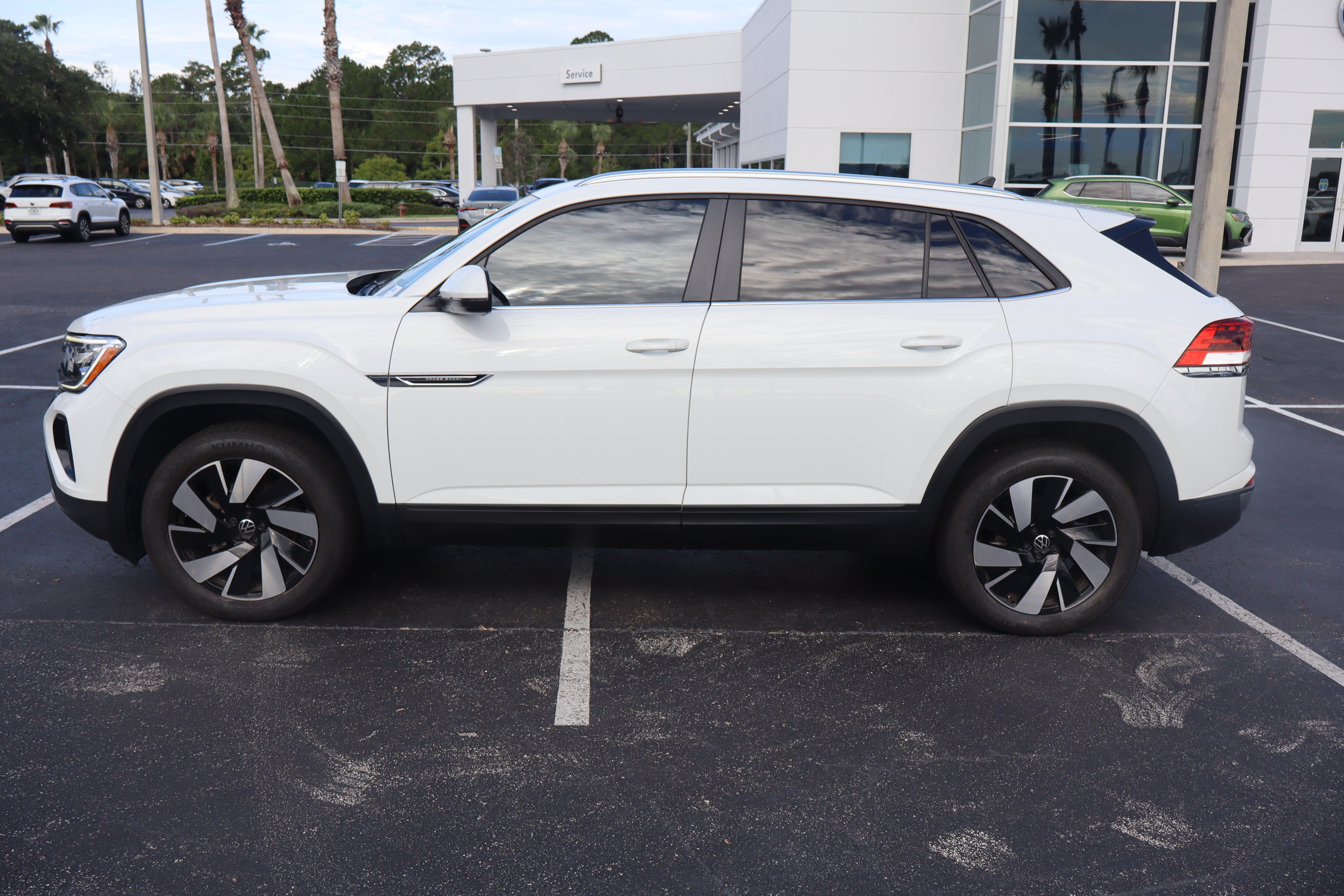 2024 Volkswagen Atlas Cross Sport 2.0T SE w/Technology