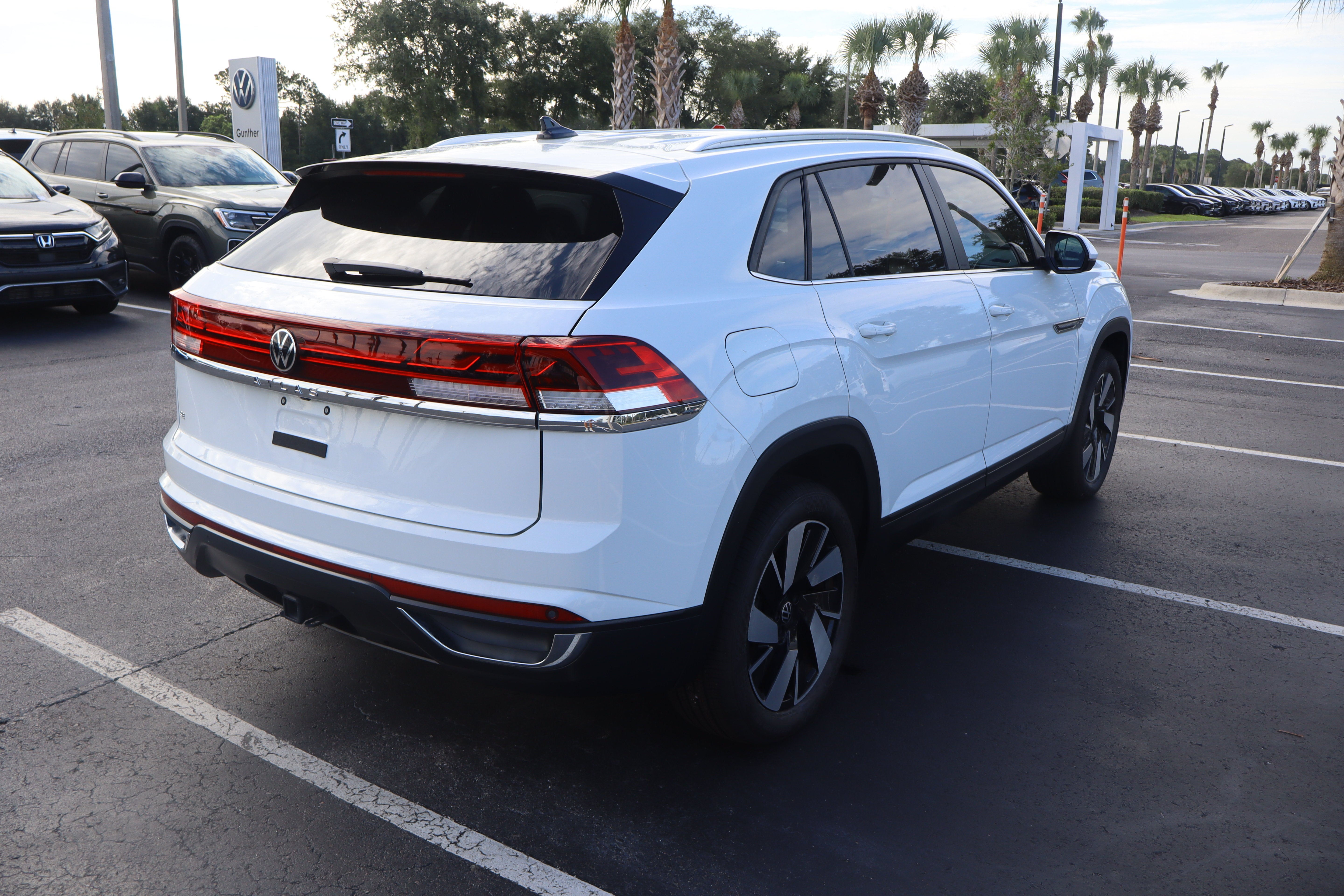 2024 Volkswagen Atlas Cross Sport 2.0T SE w/Technology