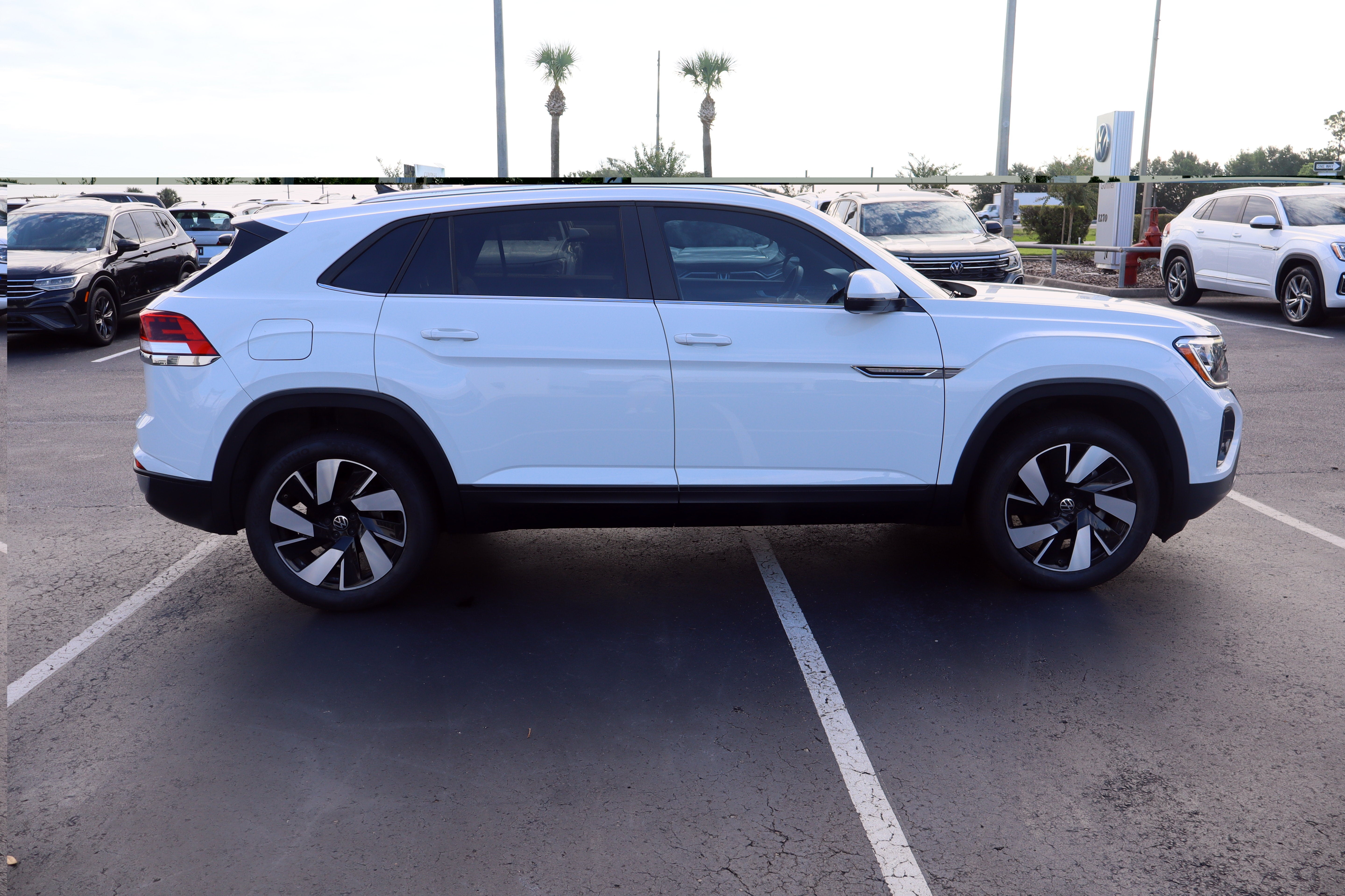 2024 Volkswagen Atlas Cross Sport 2.0T SE w/Technology