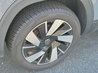 2024 Volkswagen Atlas Cross Sport 2.0T SE w/Technology