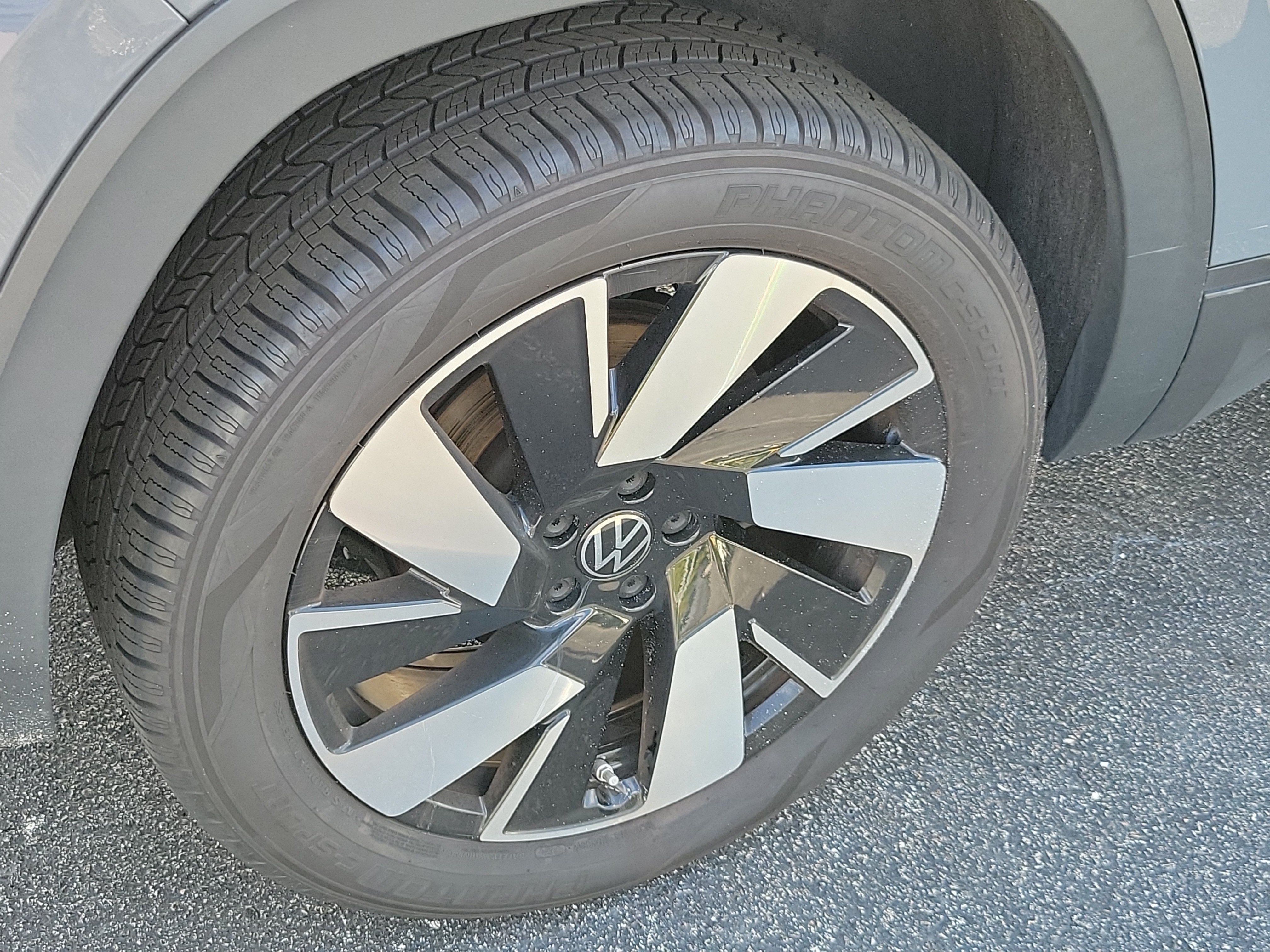 2024 Volkswagen Atlas Cross Sport 2.0T SE w/Technology