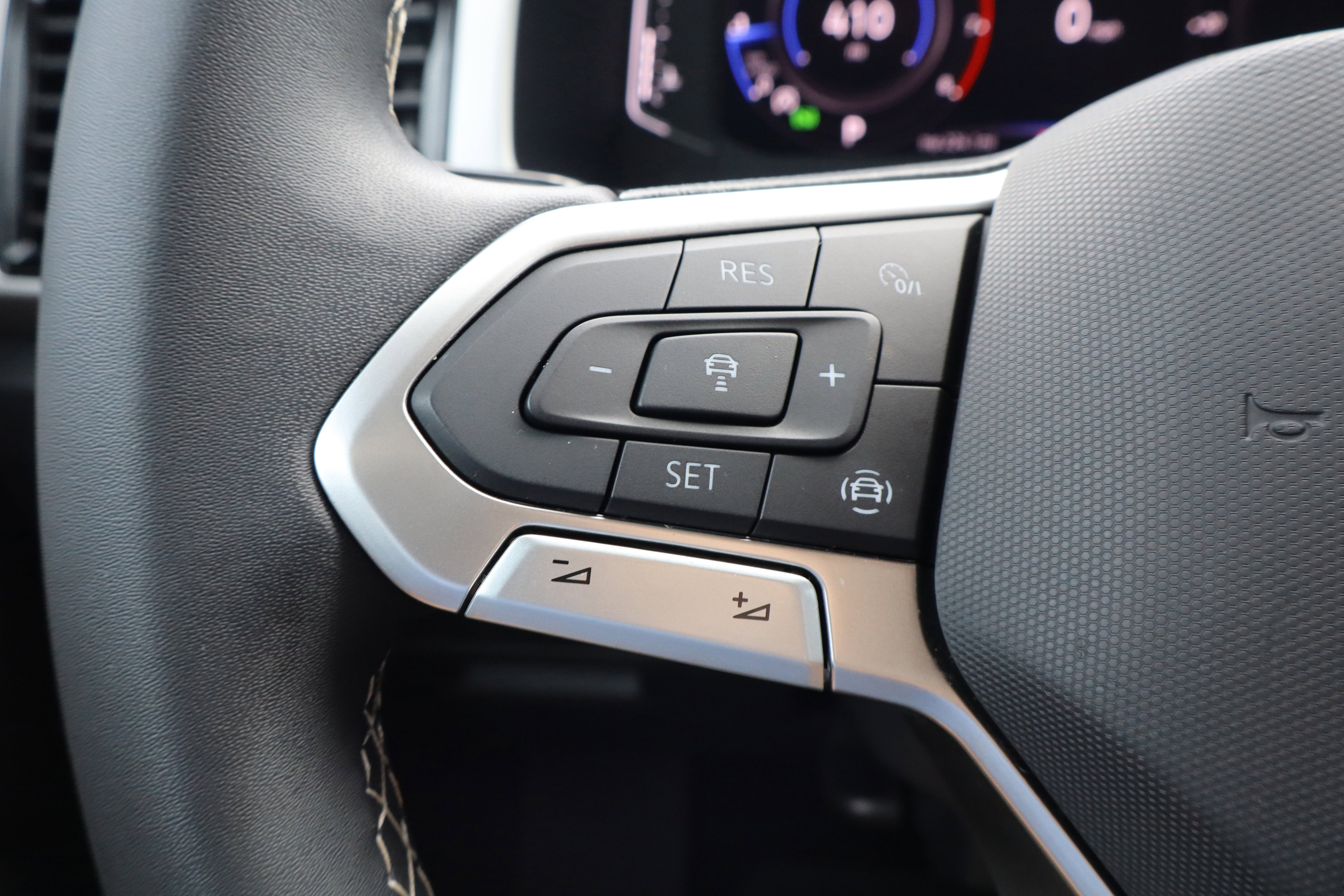 2023 Volkswagen Atlas 2.0T SE w/Technology