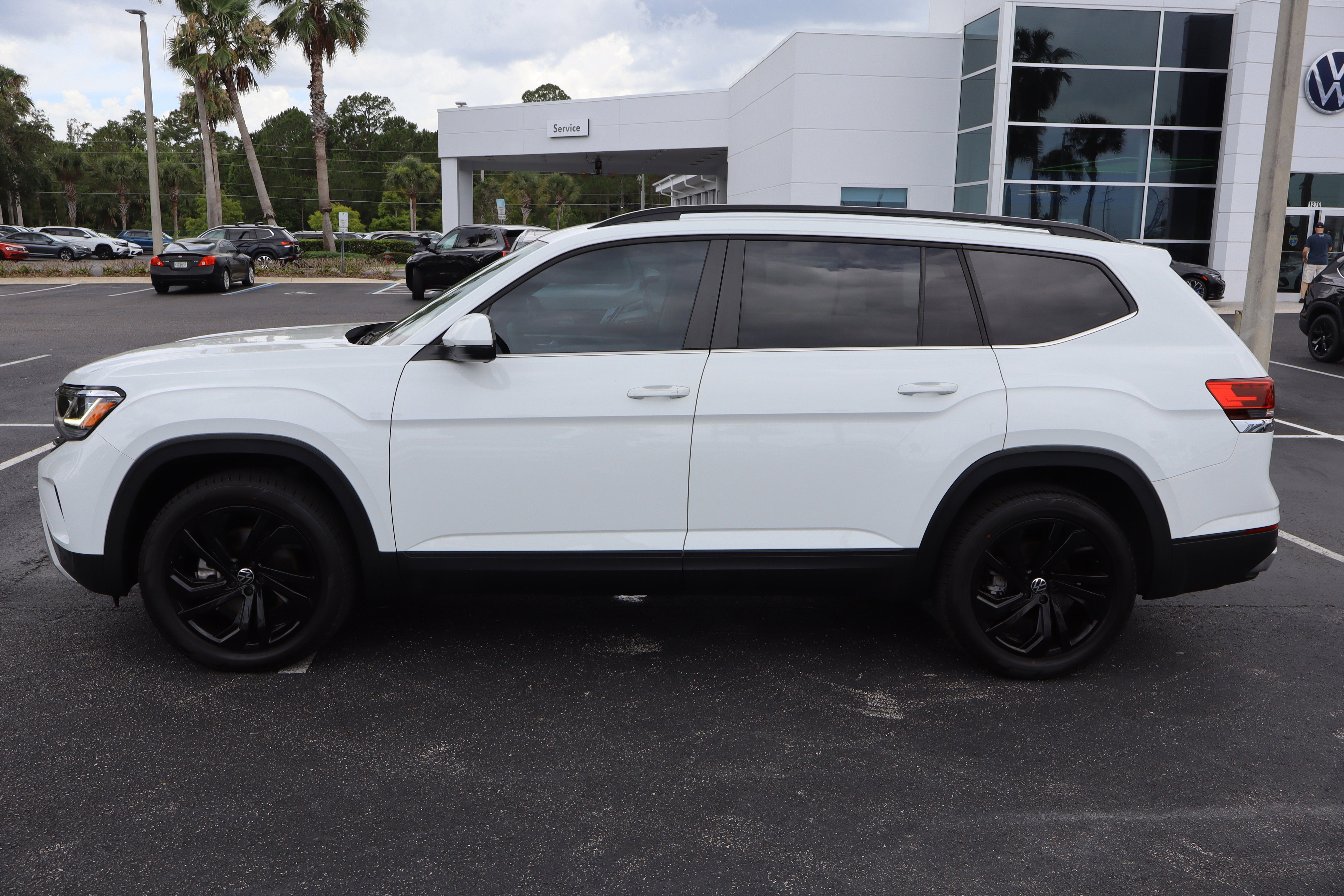 2023 Volkswagen Atlas 2.0T SE w/Technology