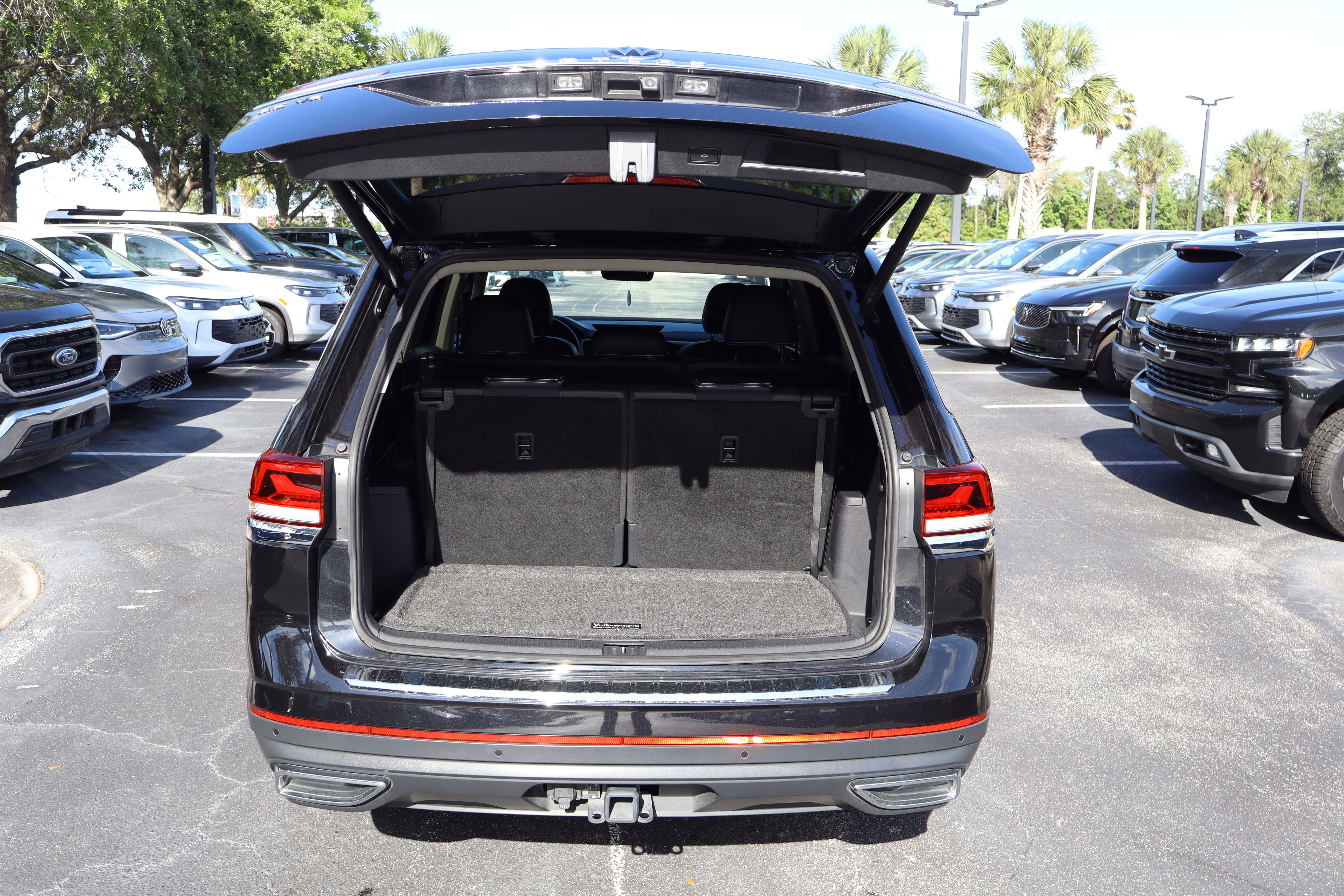 2023 Volkswagen Atlas 3.6L V6 SE w/Technology