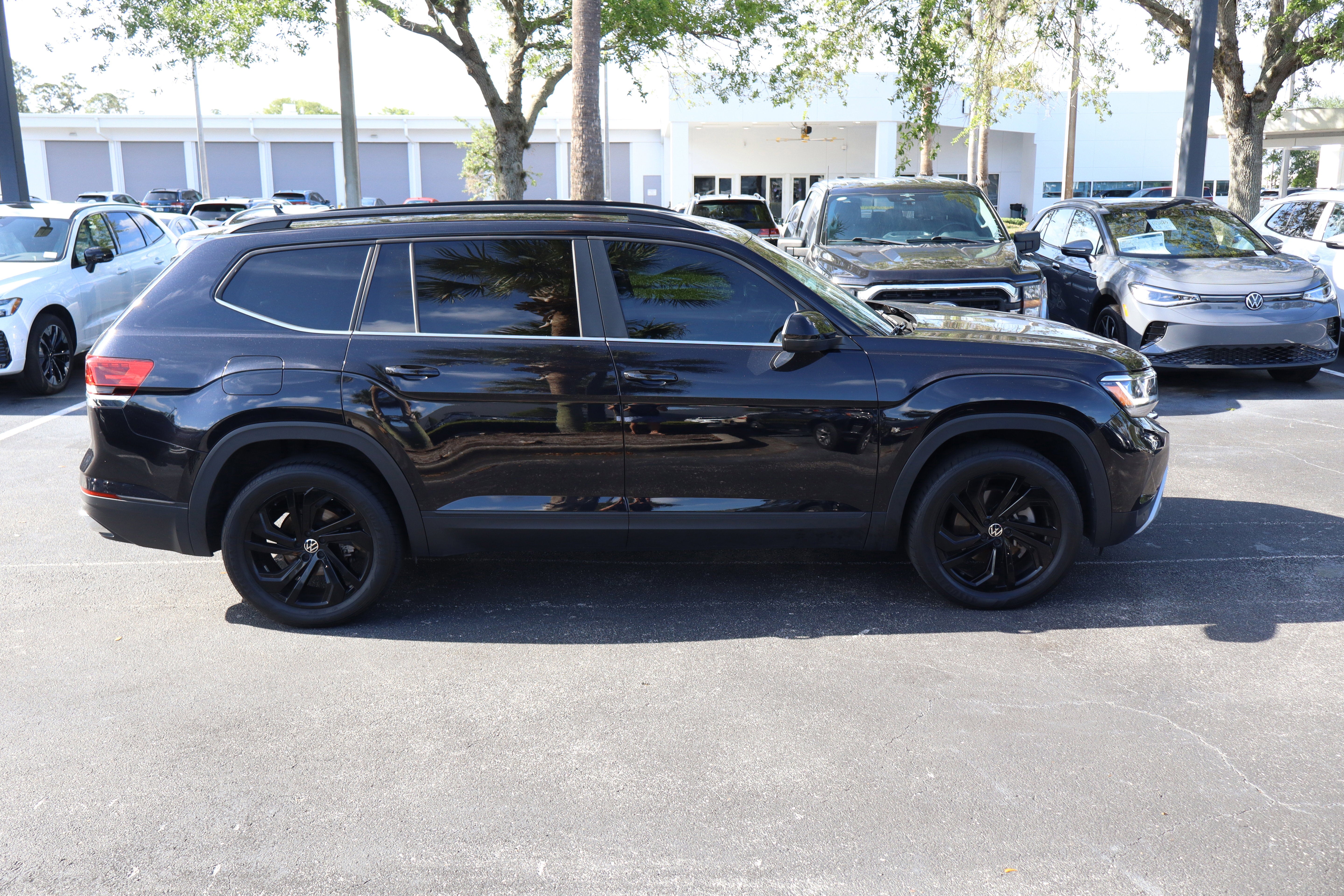 2023 Volkswagen Atlas 3.6L V6 SE w/Technology
