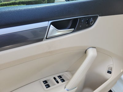 2017 Volkswagen Passat R-Line w/Comfort Pkg