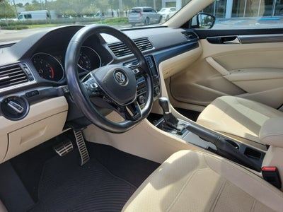 2017 Volkswagen Passat R-Line w/Comfort Pkg