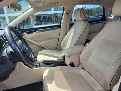 2017 Volkswagen Passat R-Line w/Comfort Pkg