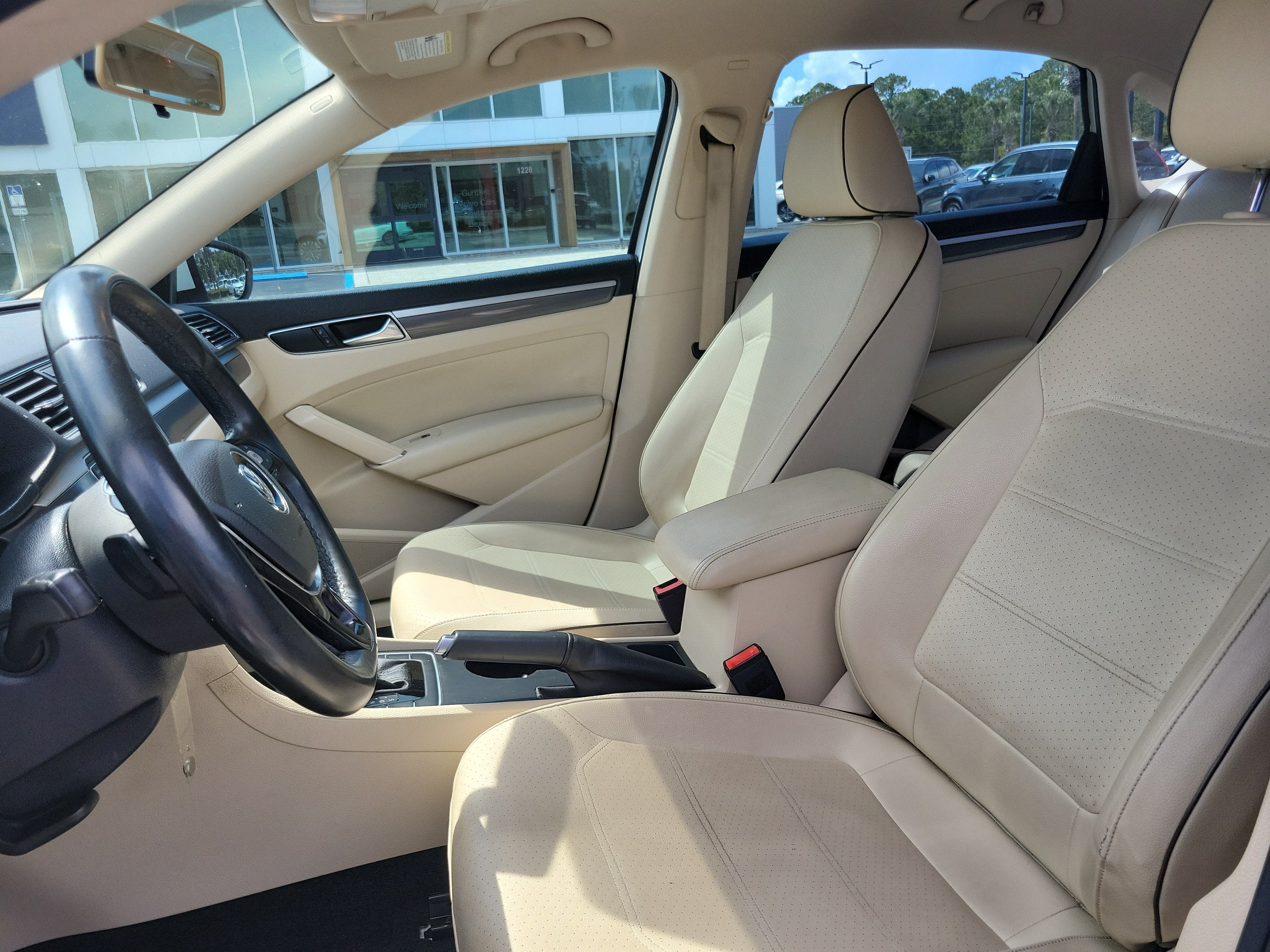 2017 Volkswagen Passat R-Line w/Comfort Pkg