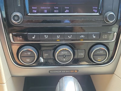 2017 Volkswagen Passat R-Line w/Comfort Pkg