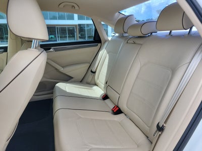 2017 Volkswagen Passat R-Line w/Comfort Pkg