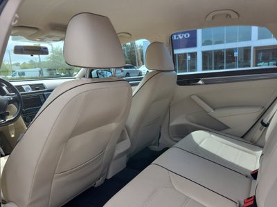 2017 Volkswagen Passat R-Line w/Comfort Pkg