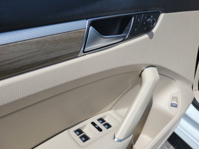 2017 Volkswagen Passat 1.8T SE w/Technology