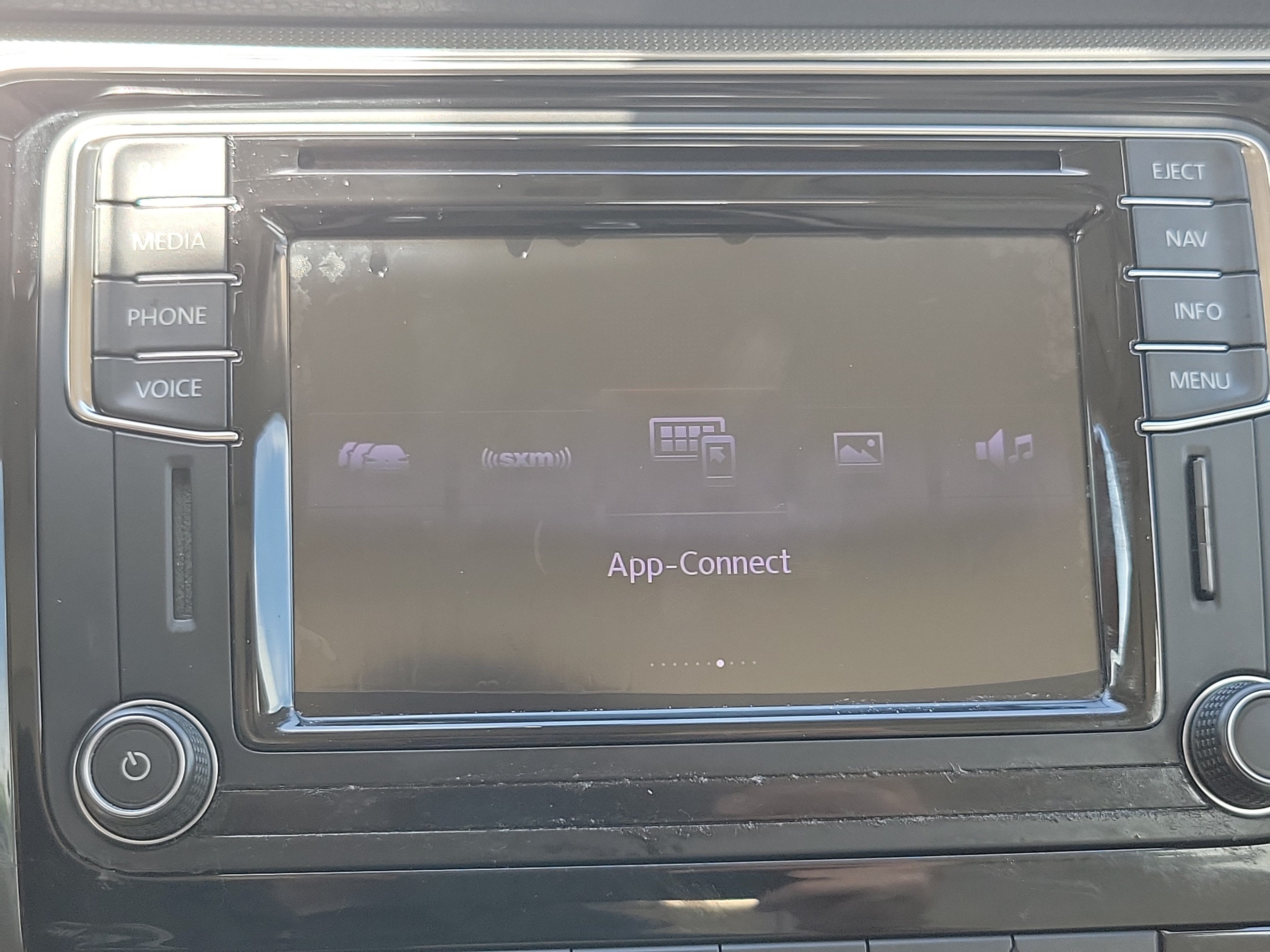 2017 Volkswagen Passat 1.8T SE w/Technology