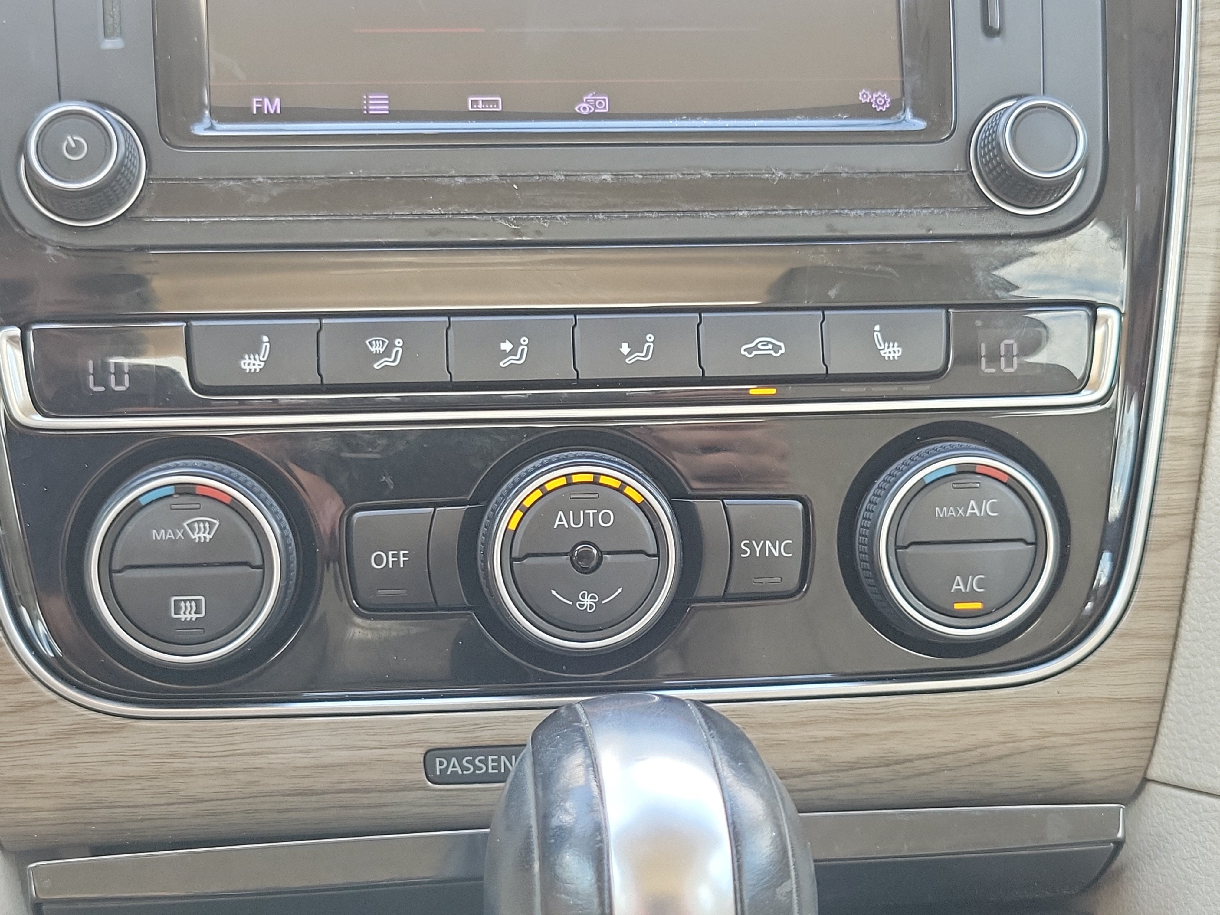 2017 Volkswagen Passat 1.8T SE w/Technology