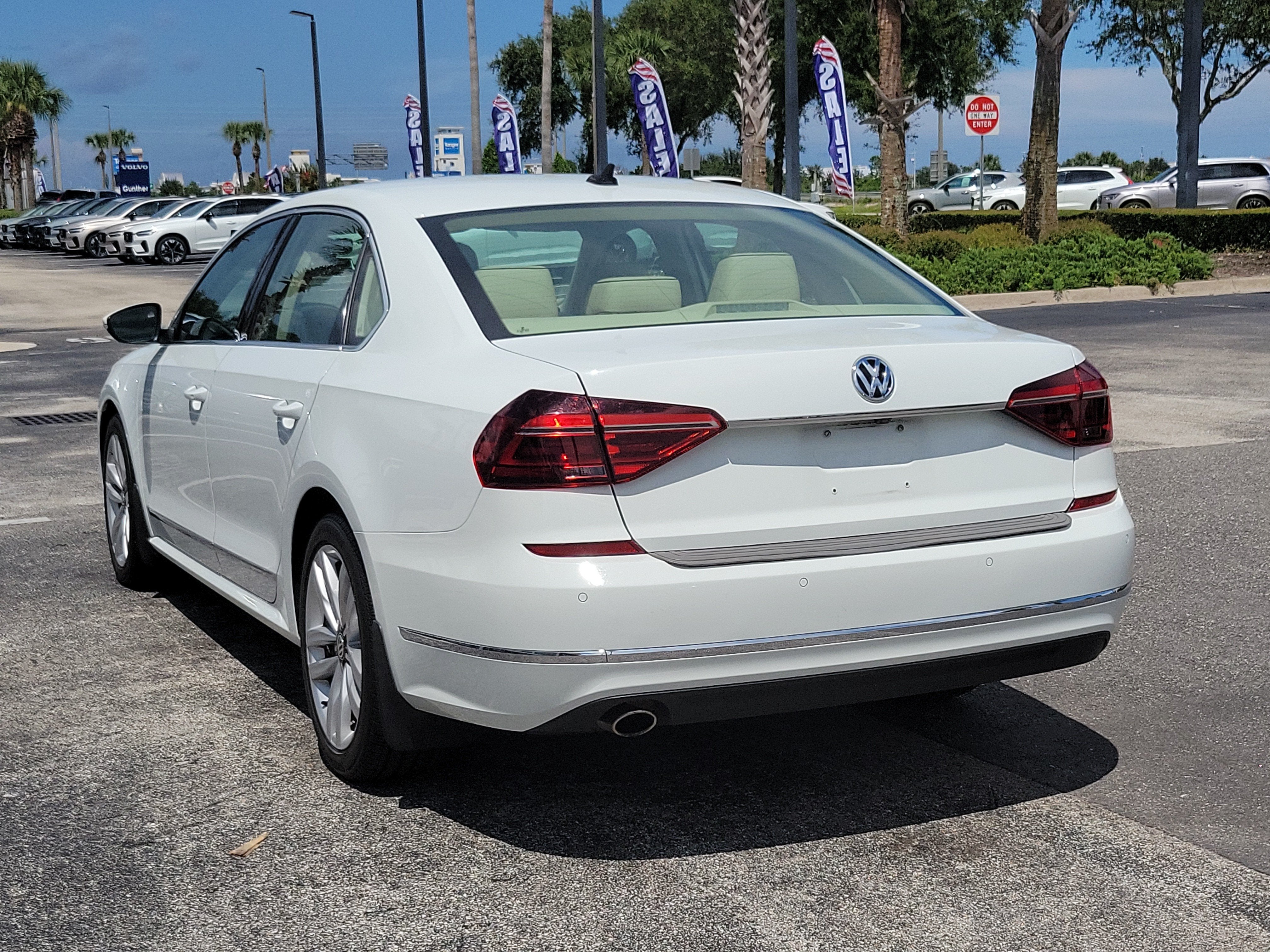 2017 Volkswagen Passat 1.8T SE w/Technology
