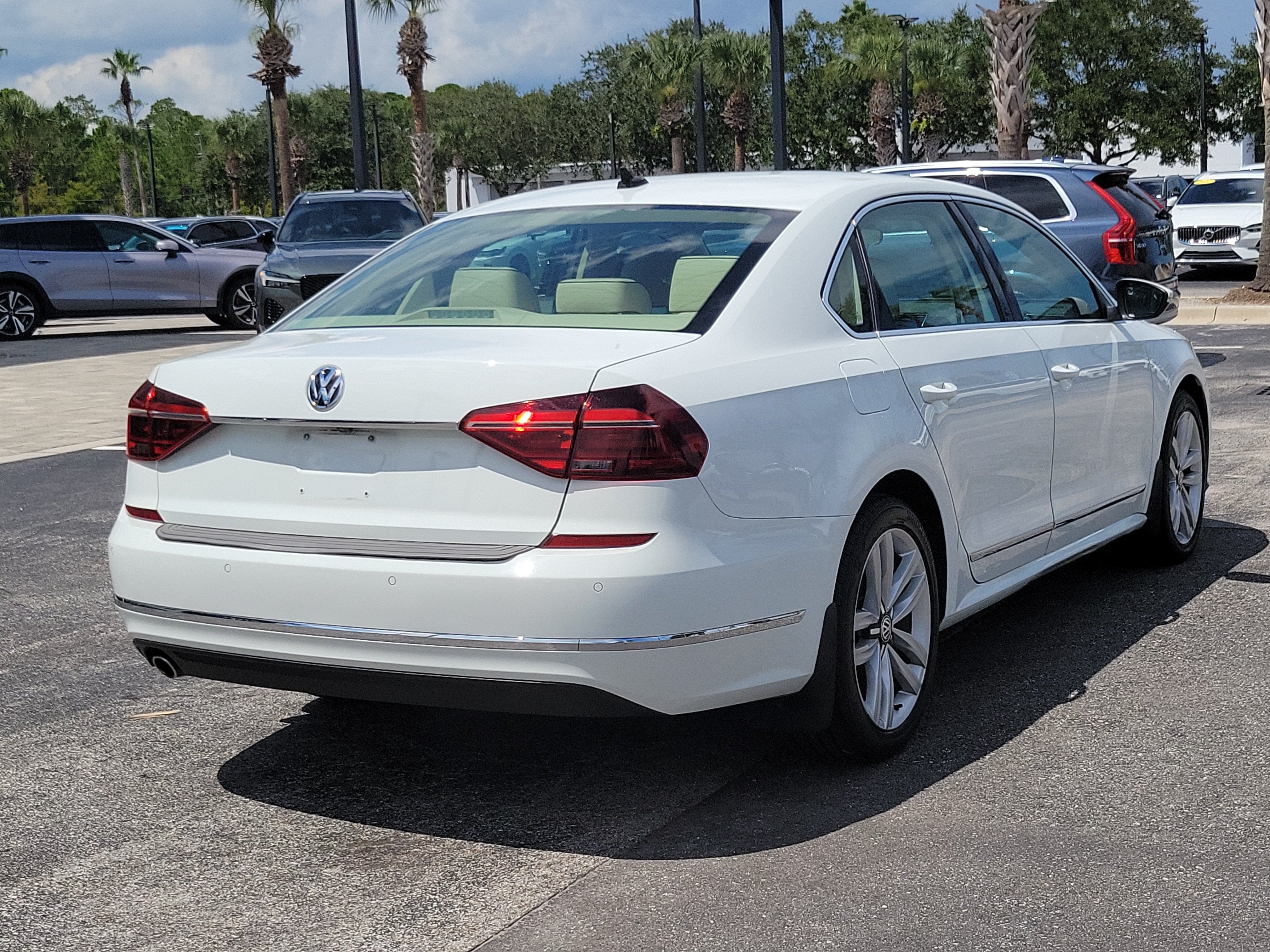 2017 Volkswagen Passat 1.8T SE w/Technology
