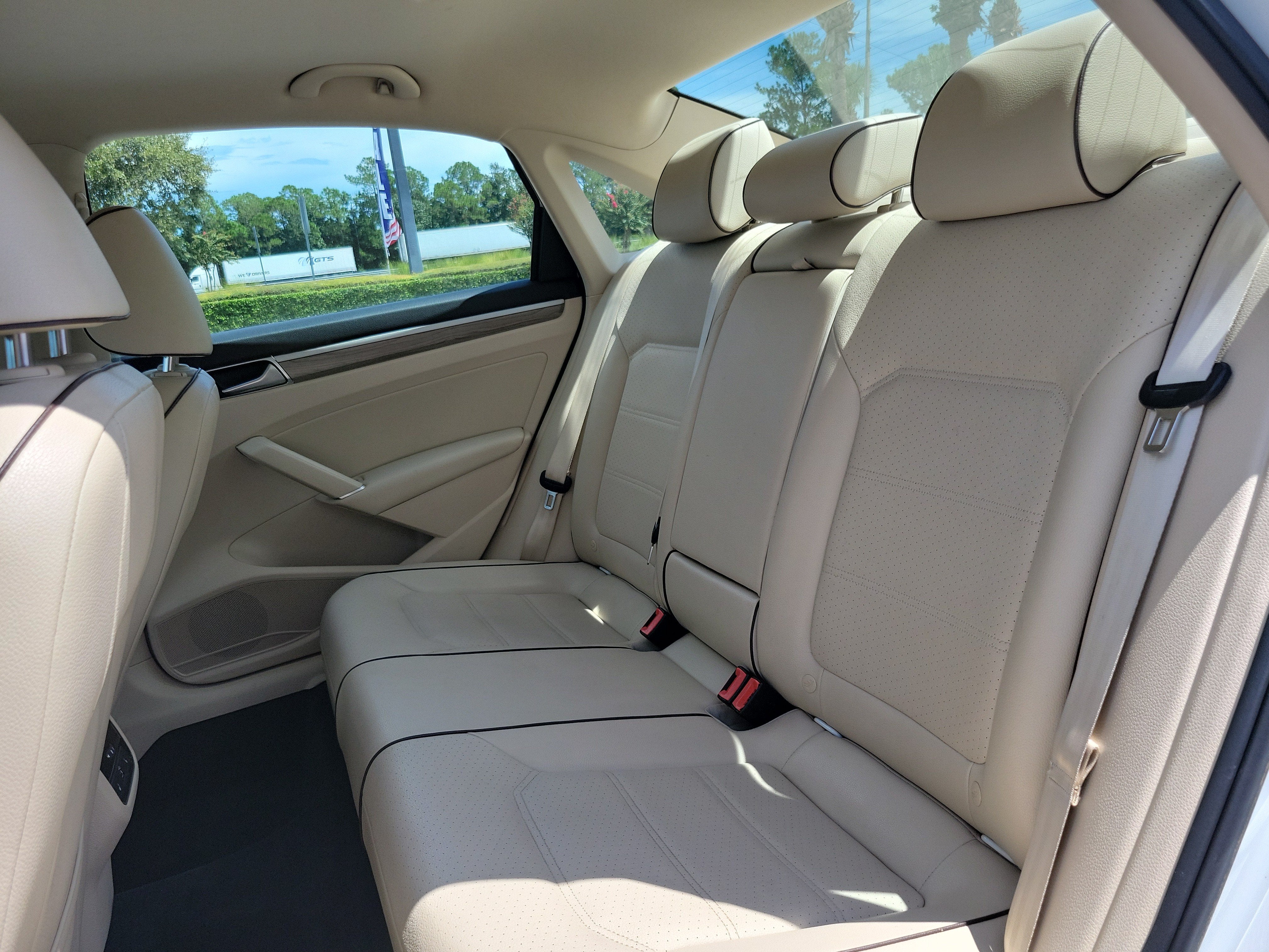 2017 Volkswagen Passat 1.8T SE w/Technology