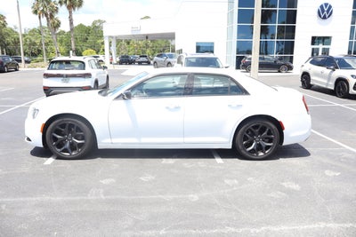 2021 Chrysler 300 Touring