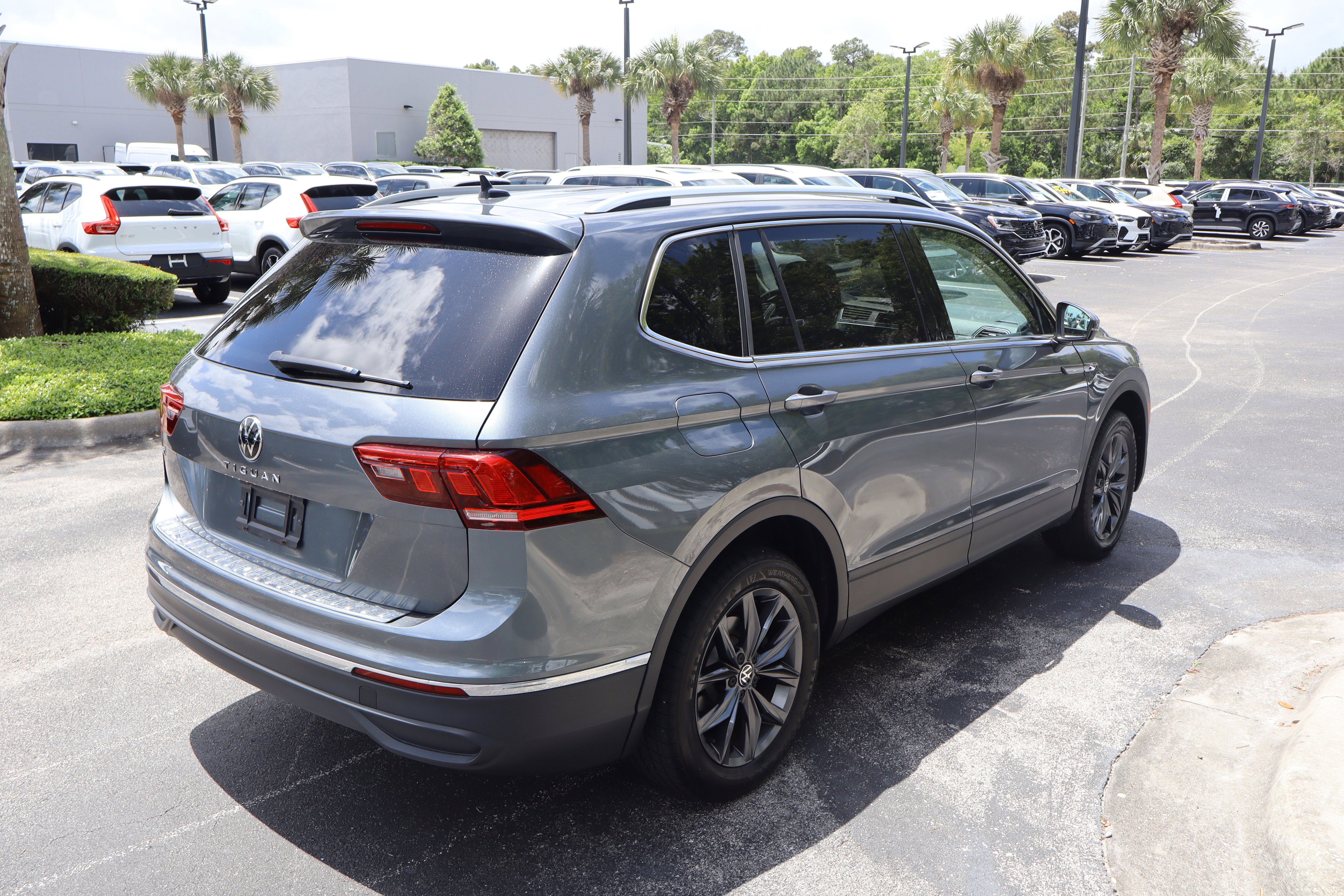 2023 Volkswagen Tiguan SE