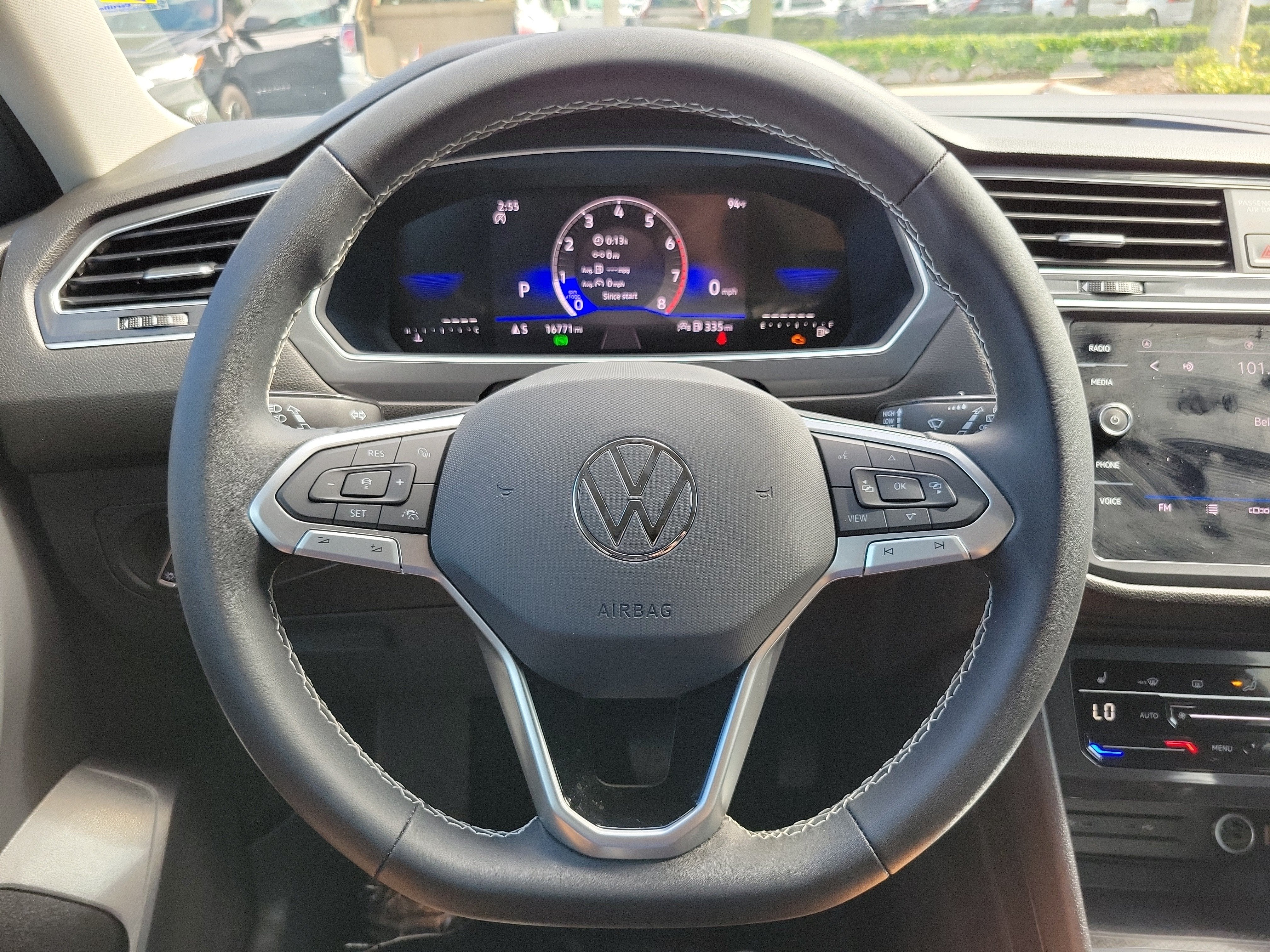 2023 Volkswagen Tiguan SE