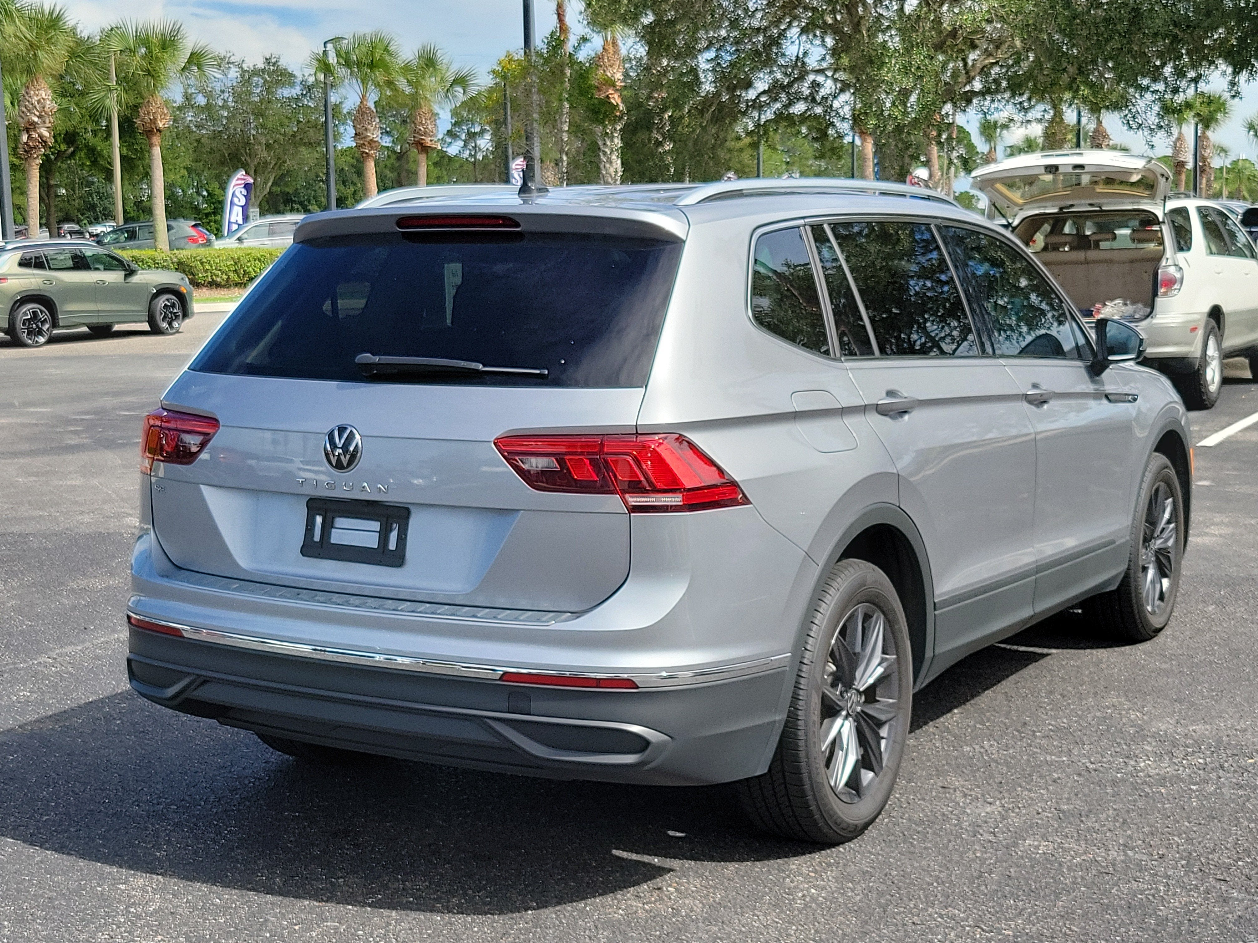 2023 Volkswagen Tiguan SE