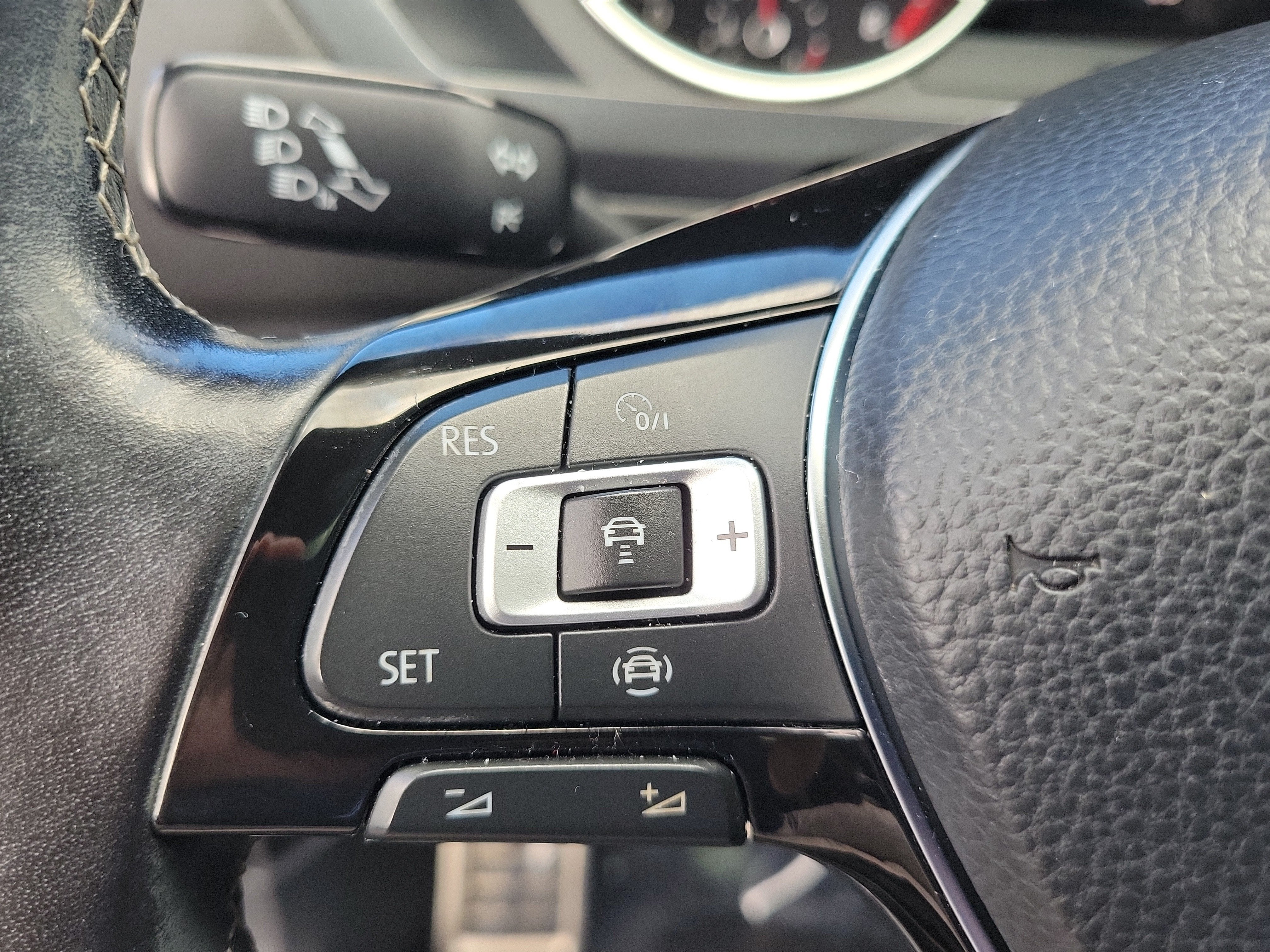 2021 Volkswagen Tiguan SE R-Line Black