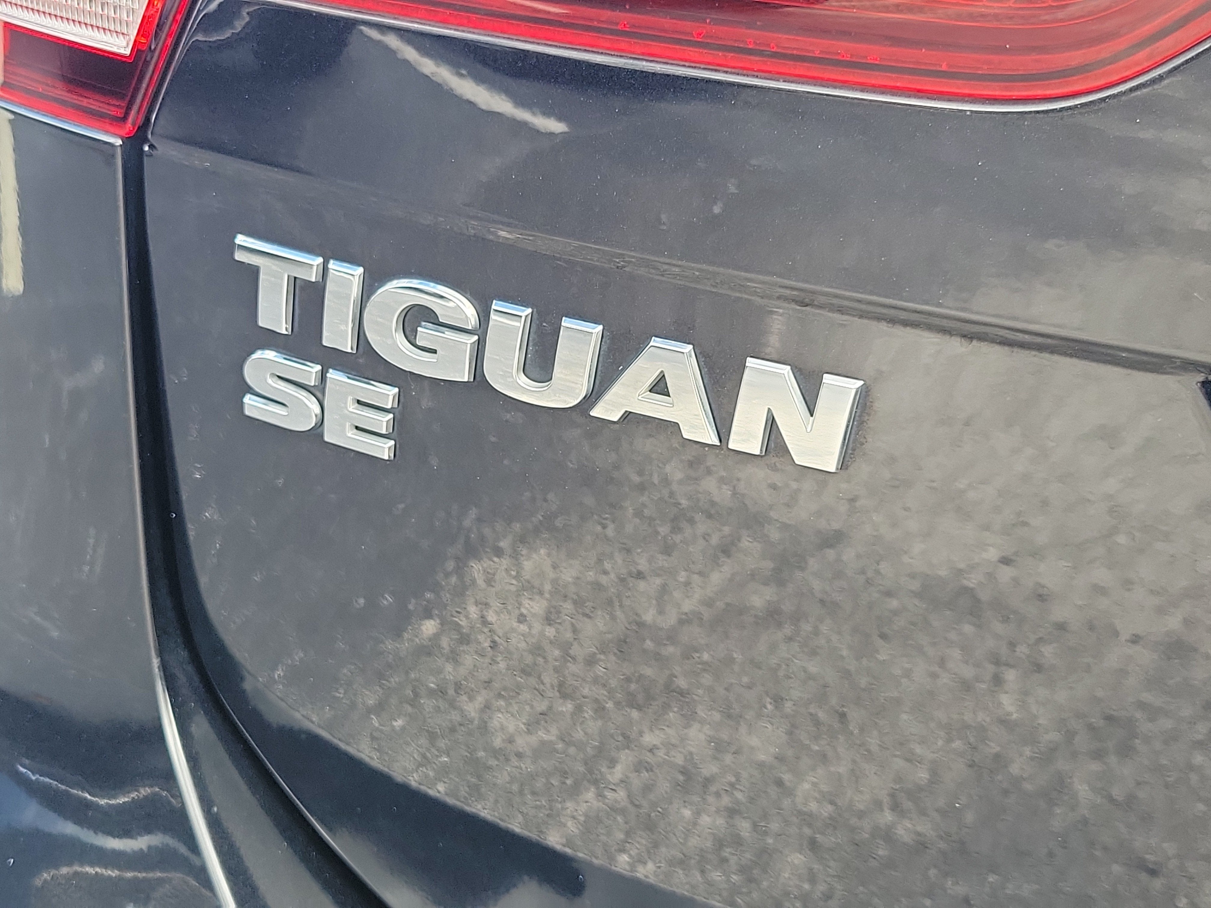 2021 Volkswagen Tiguan SE R-Line Black