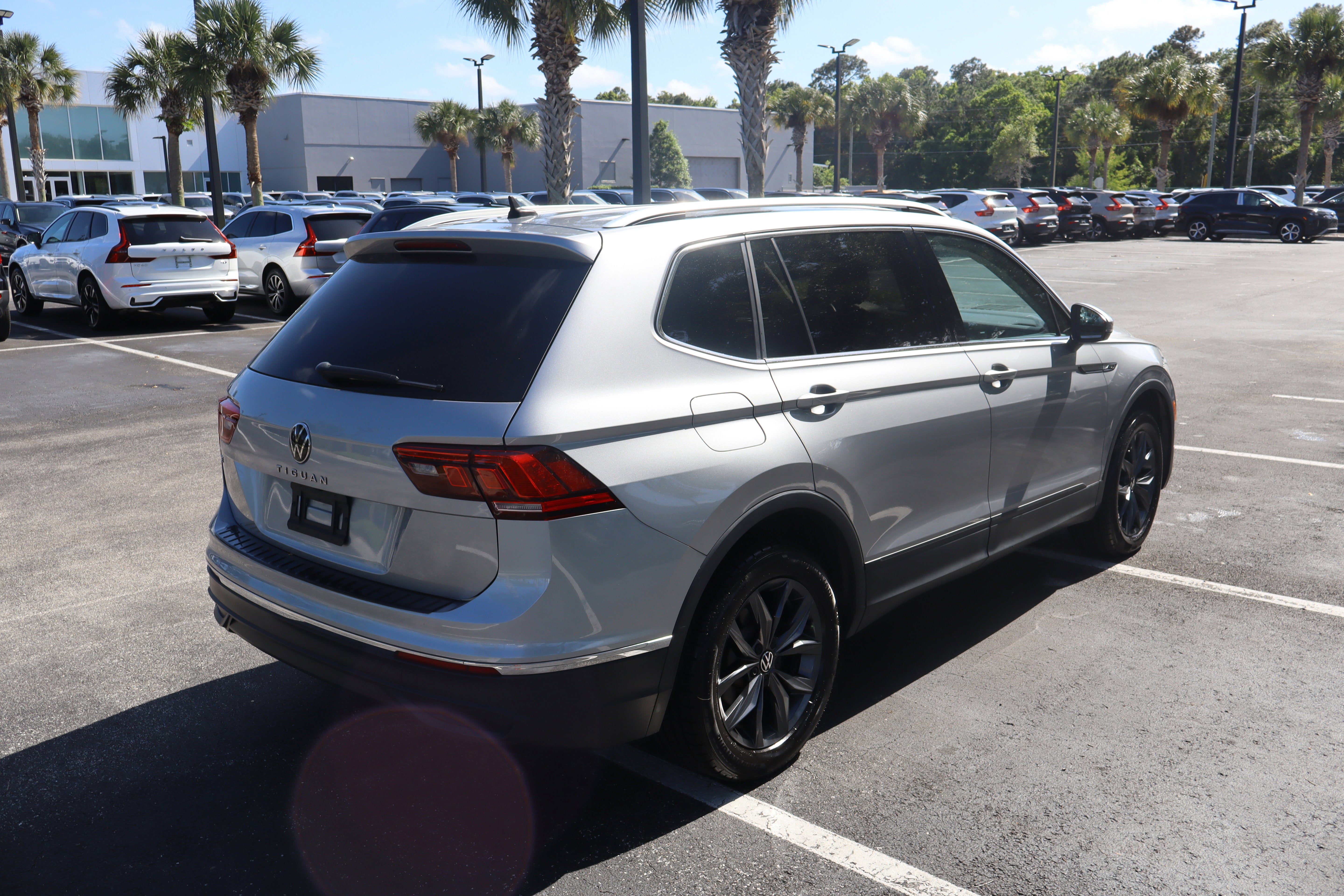 2023 Volkswagen Tiguan SE