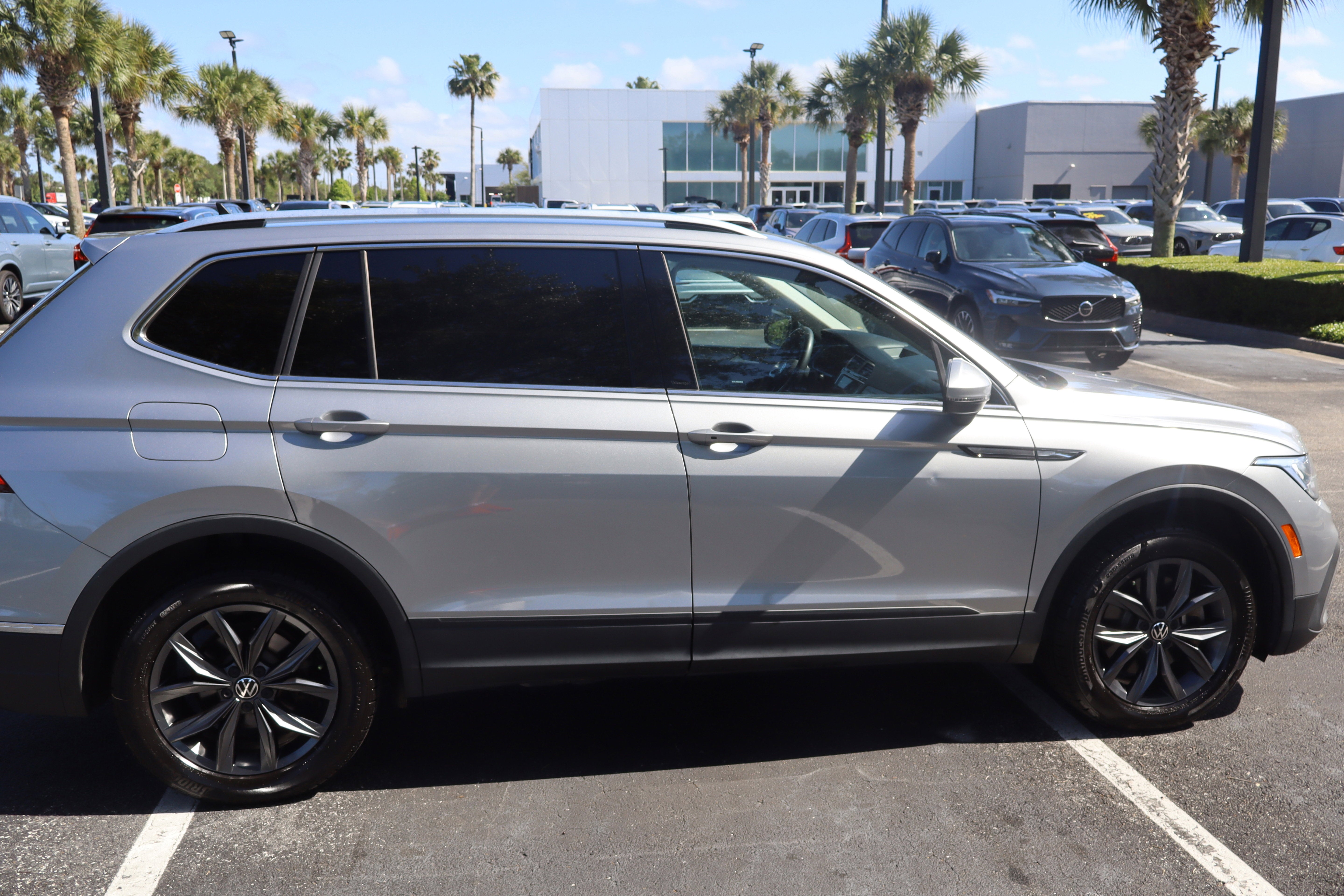 2023 Volkswagen Tiguan SE