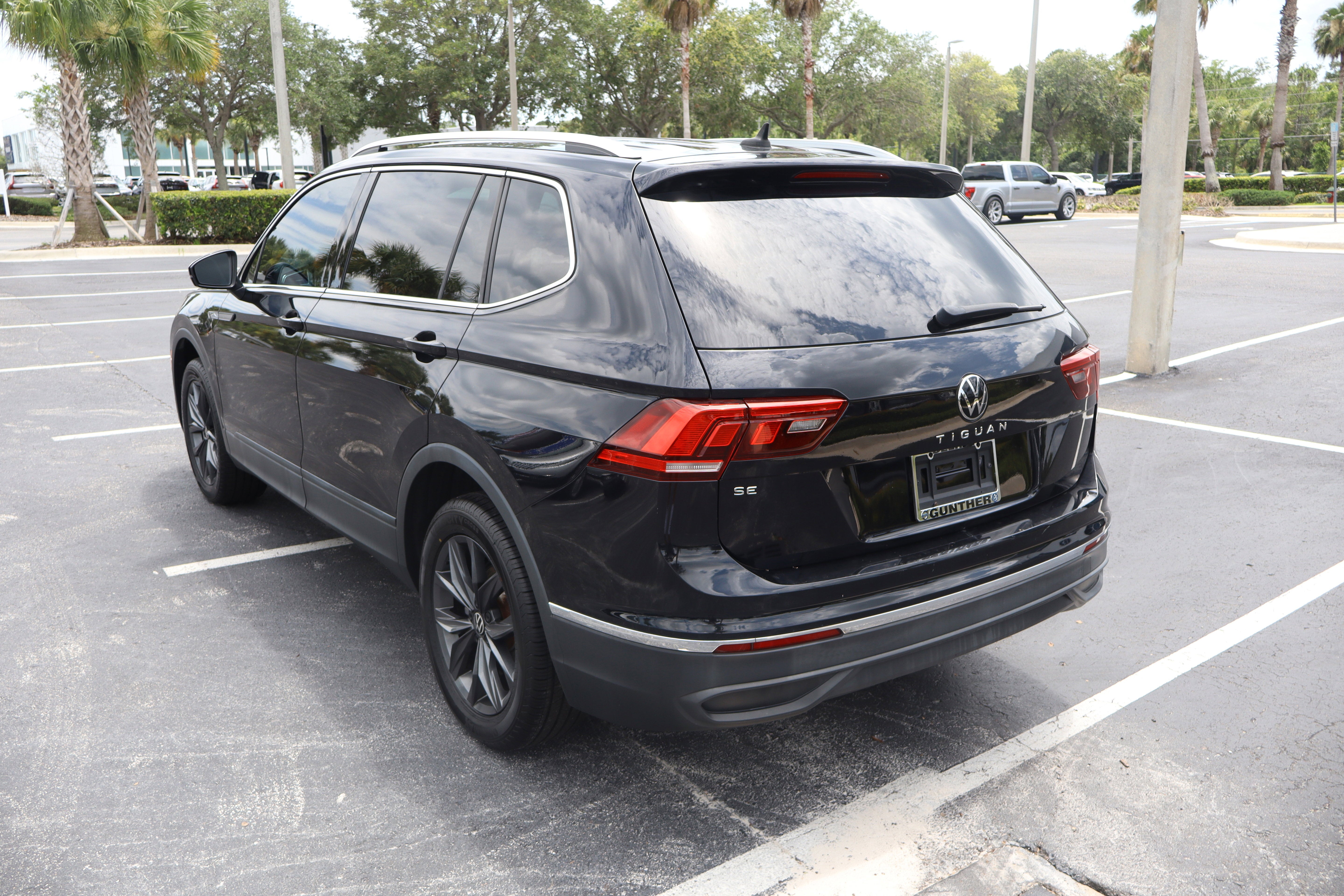 2023 Volkswagen Tiguan SE