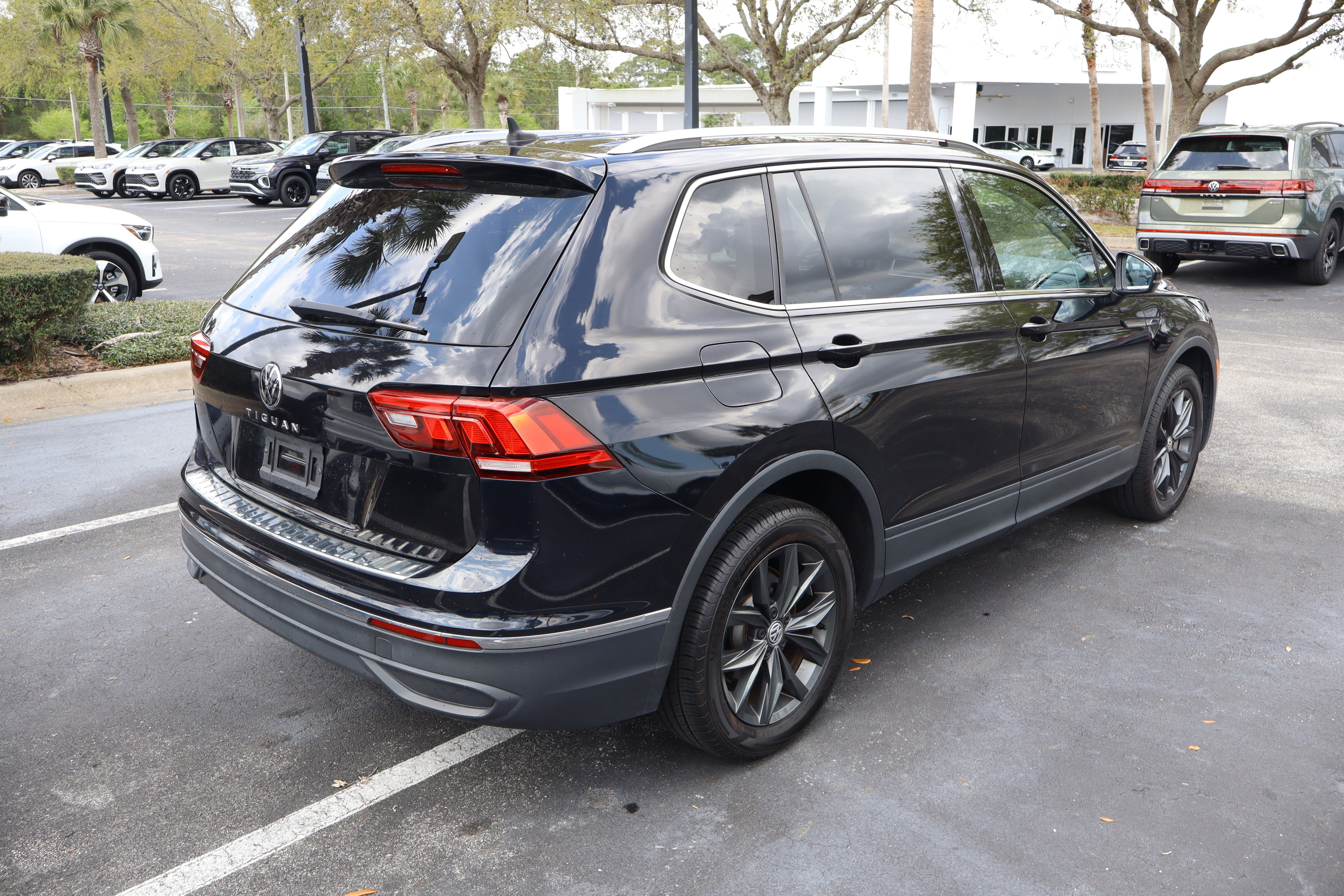 2023 Volkswagen Tiguan SE