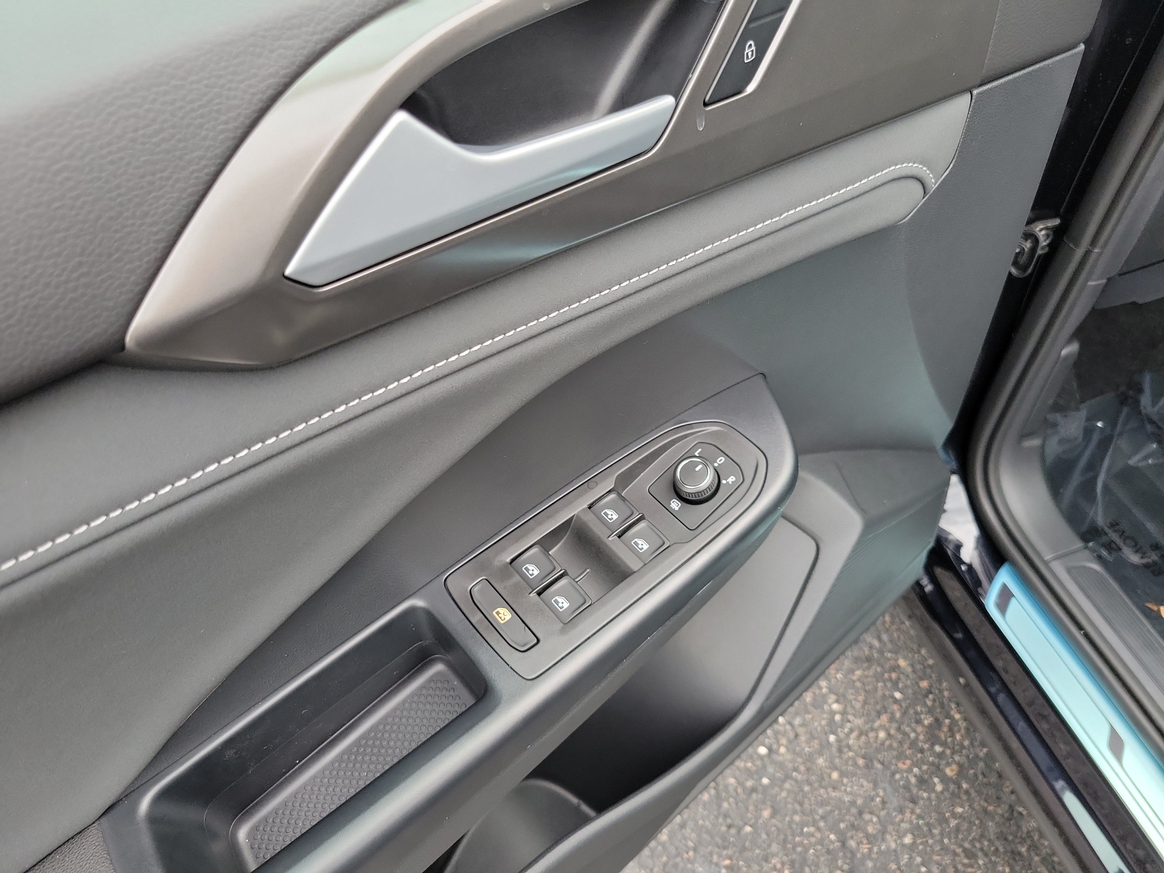 2026 Volkswagen Taos SE Black